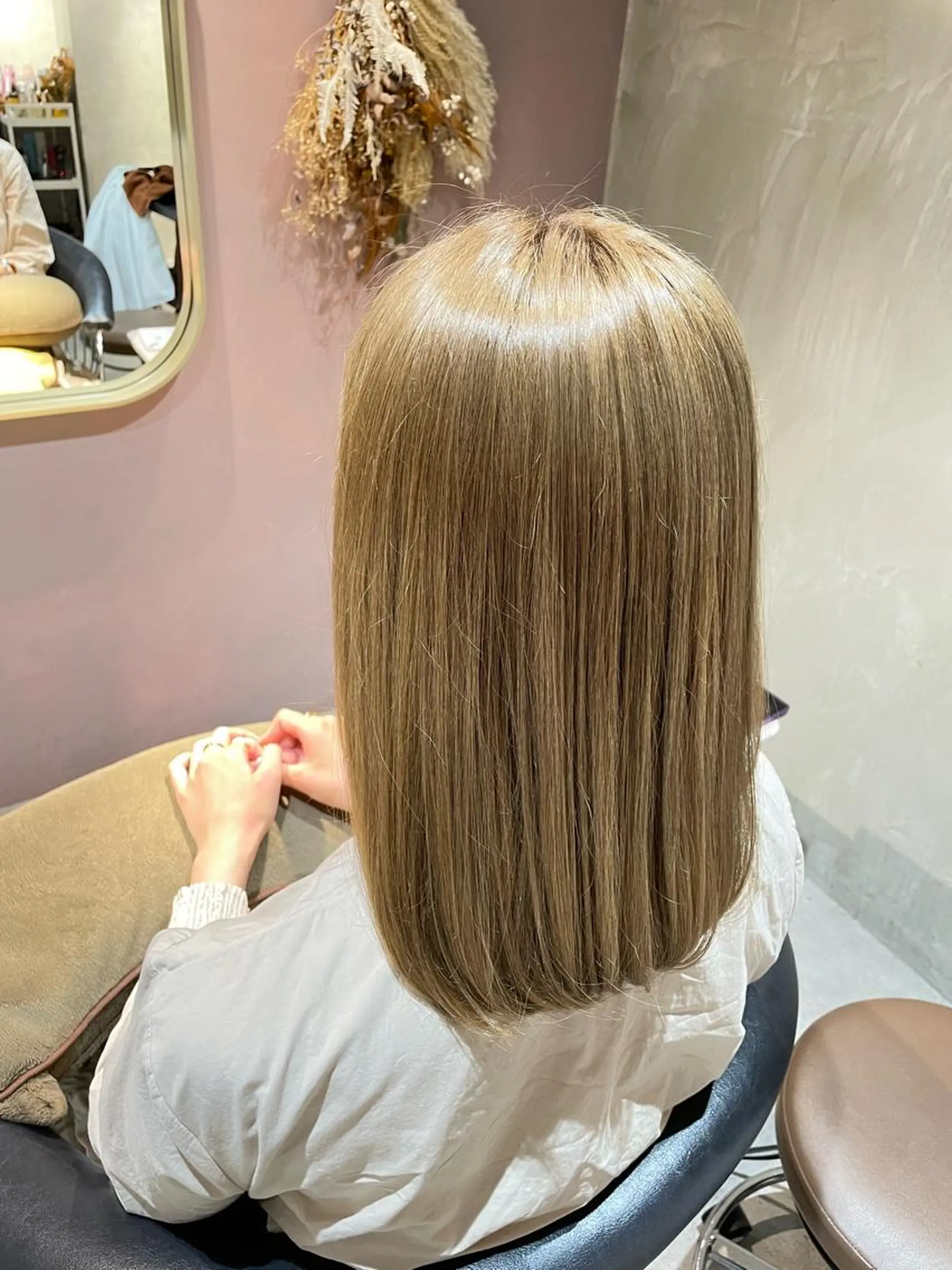 カラー ベージュカラー ミルクティーベージュ 永宮 采佳のヘアスタイル