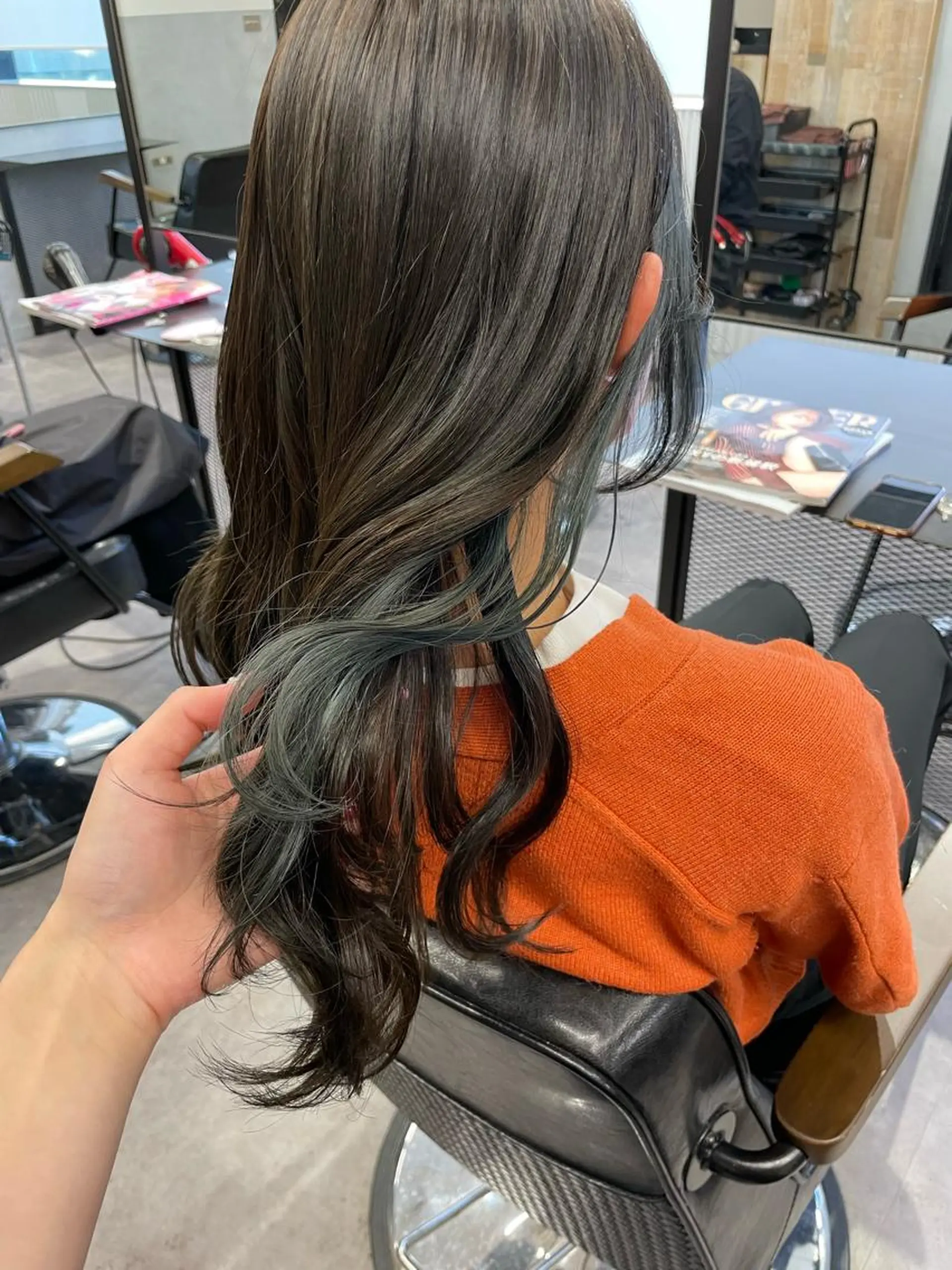 ミディアム カラー アッシュ インナーカラー オリーブアッシュ ツノダ ルカのヘアスタイル