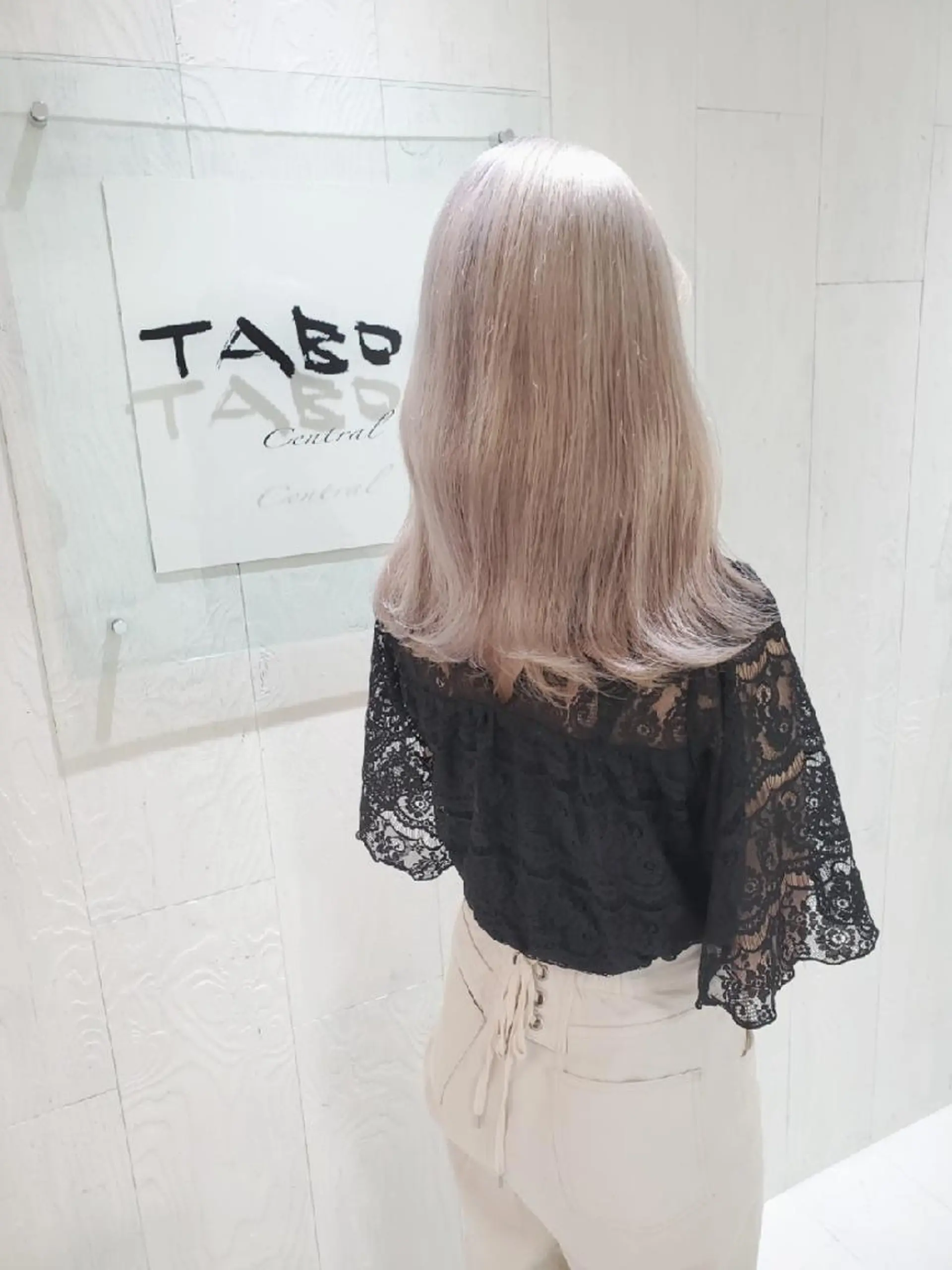 セミロング カラー ベージュカラー ホワイトベージュ ヘアカラー トリートメント レイヤーカット/ ウルフカット/大橋 のヘアスタイル