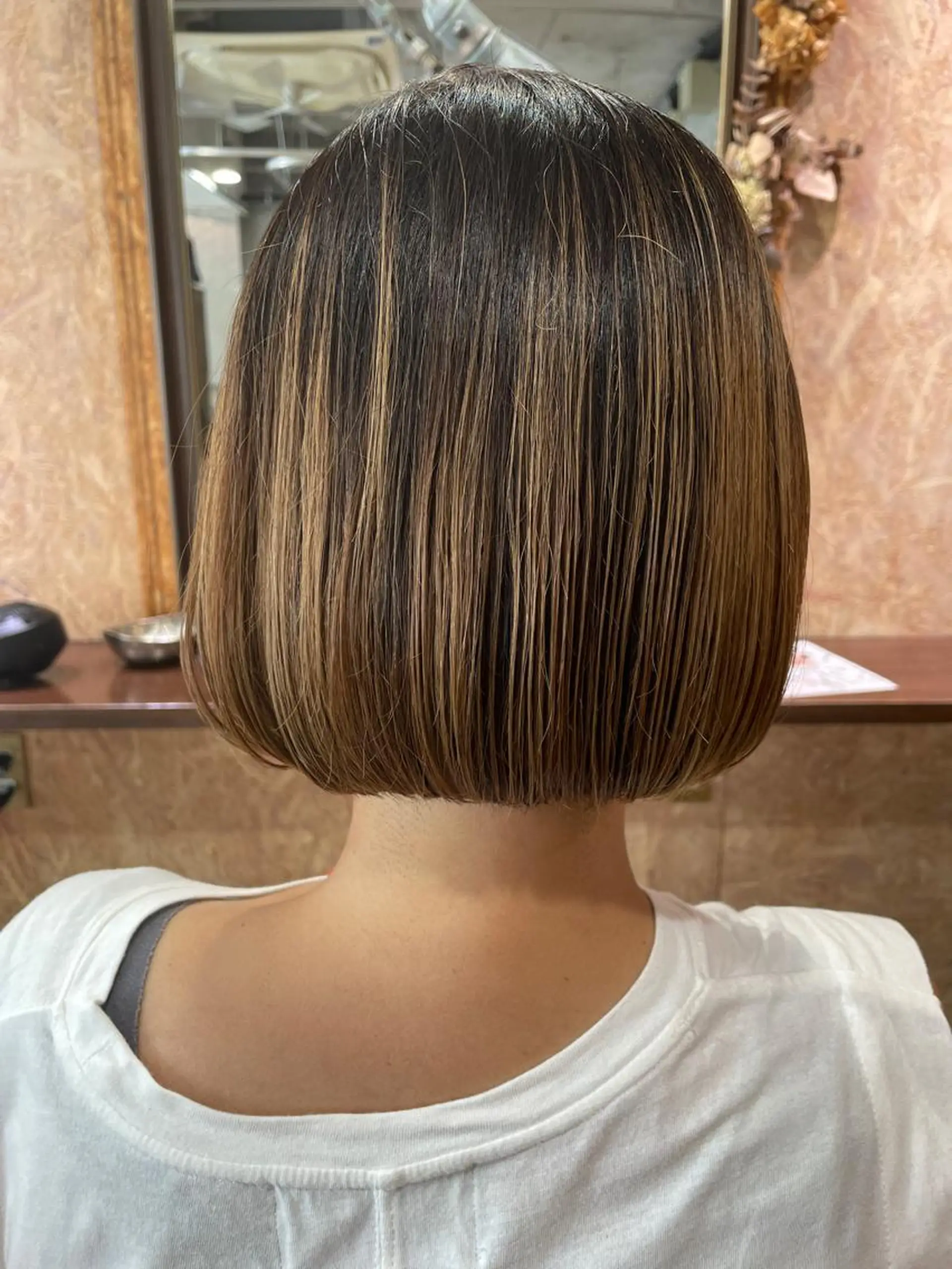 ショート ハイライト カット ヘアカラー トリートメント さの あやねのヘアスタイル