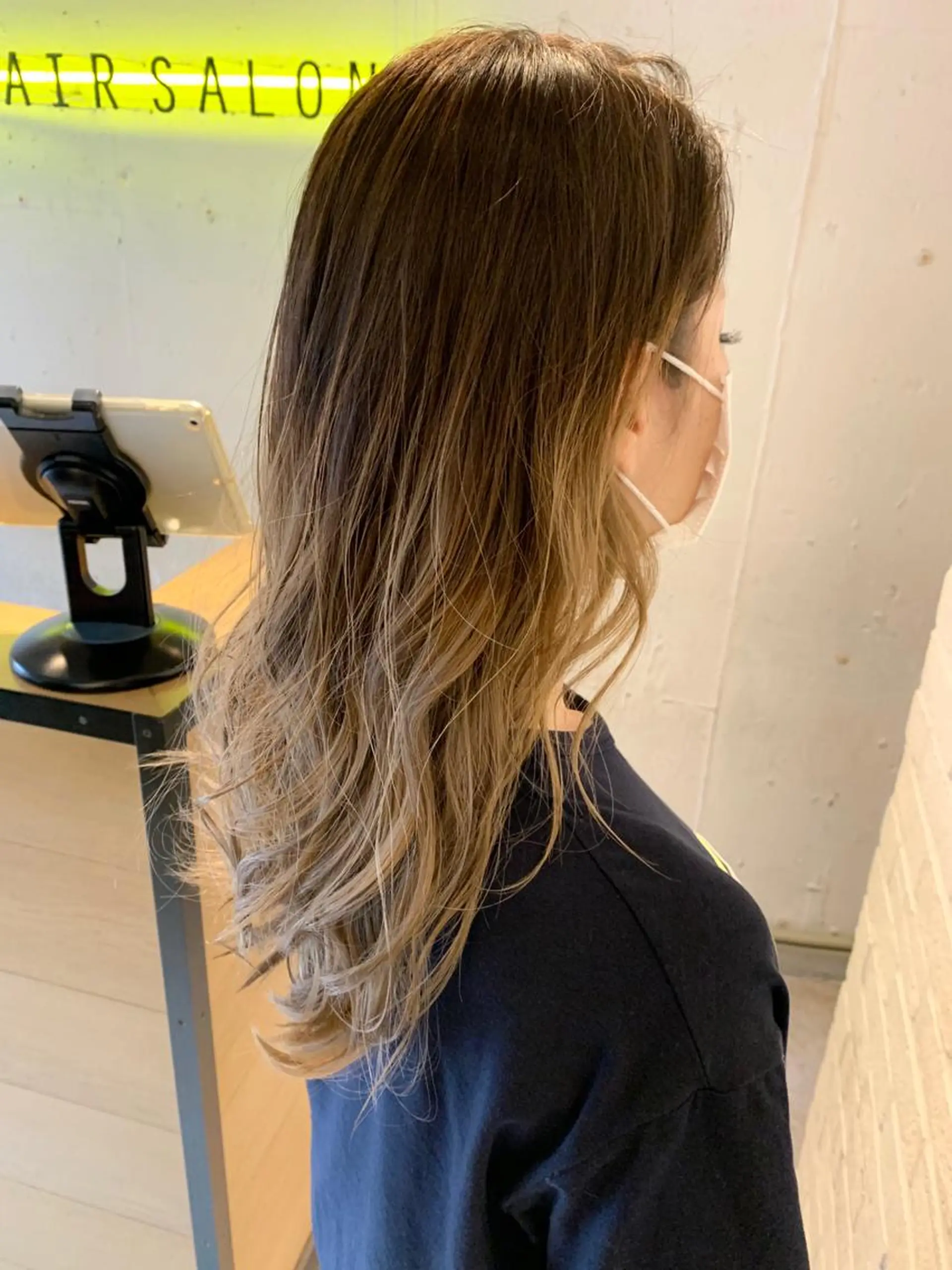 セミロング カラー ベージュカラー ブリーチ ケアブリーチ イルミナカラー ミルクティーベージュ Fuuu《フゥ》所属・シノザキ シンゴのヘアスタイル