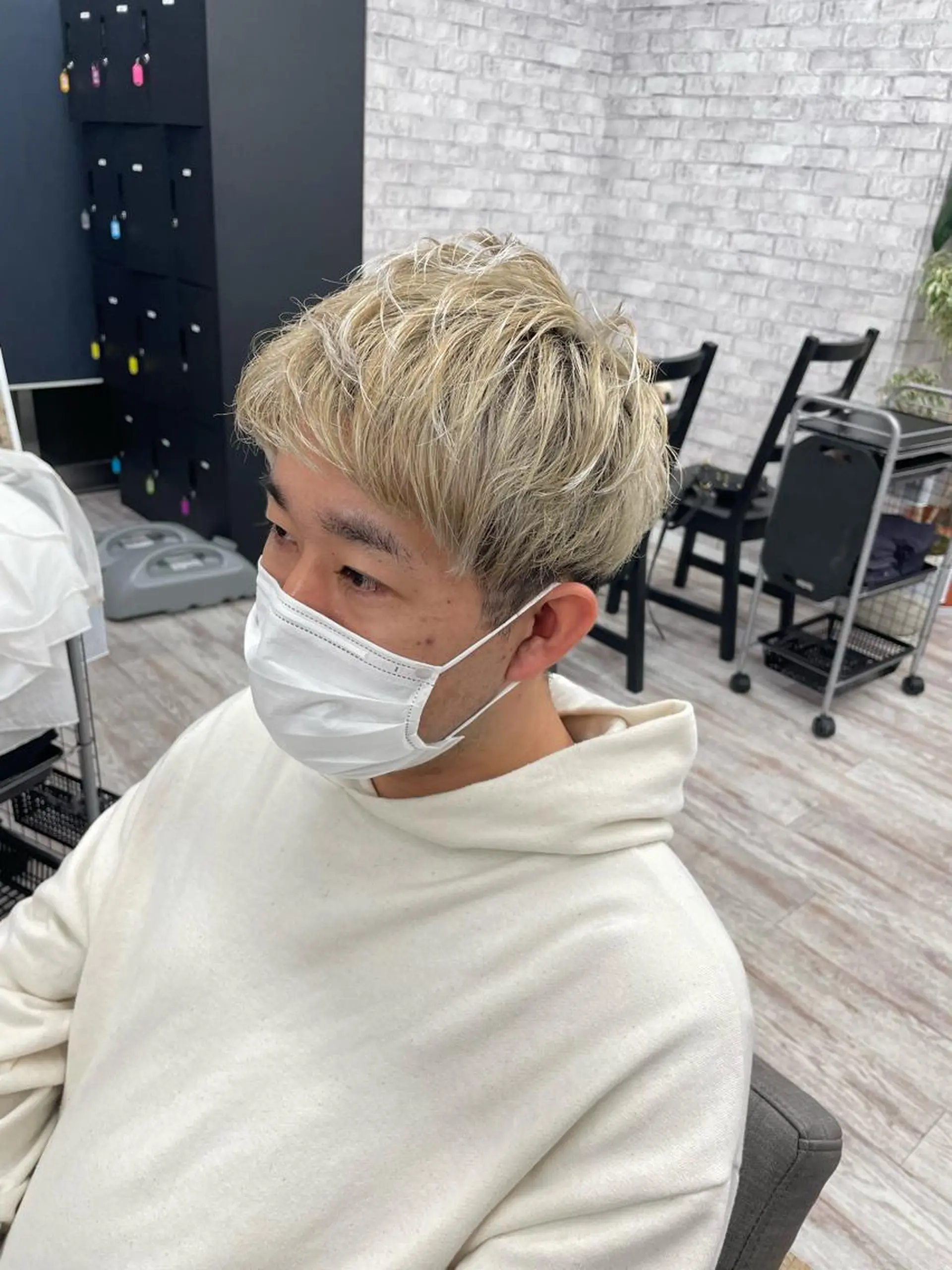 カラー パーマ ヘアアレンジ メンズ メンズバレイヤージュ メンズブリーチ メンズハイライト メンズハイトーン メンズインナーカラー カット ヘアカラー 歩くパワースポット 🦋KAHOのヘアスタイル