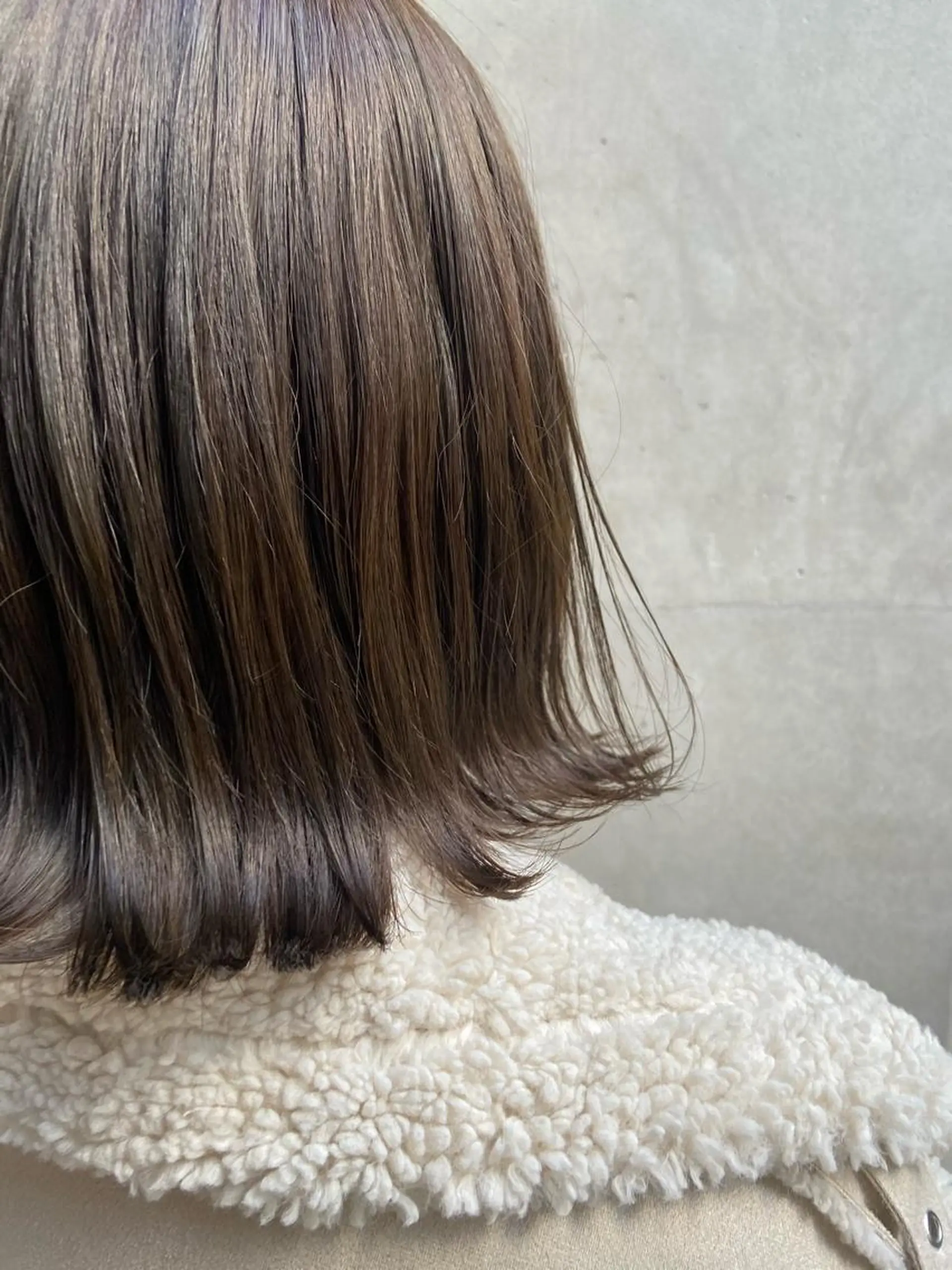 ショート なつめ🐶ショート ベージュカラーのヘアスタイル