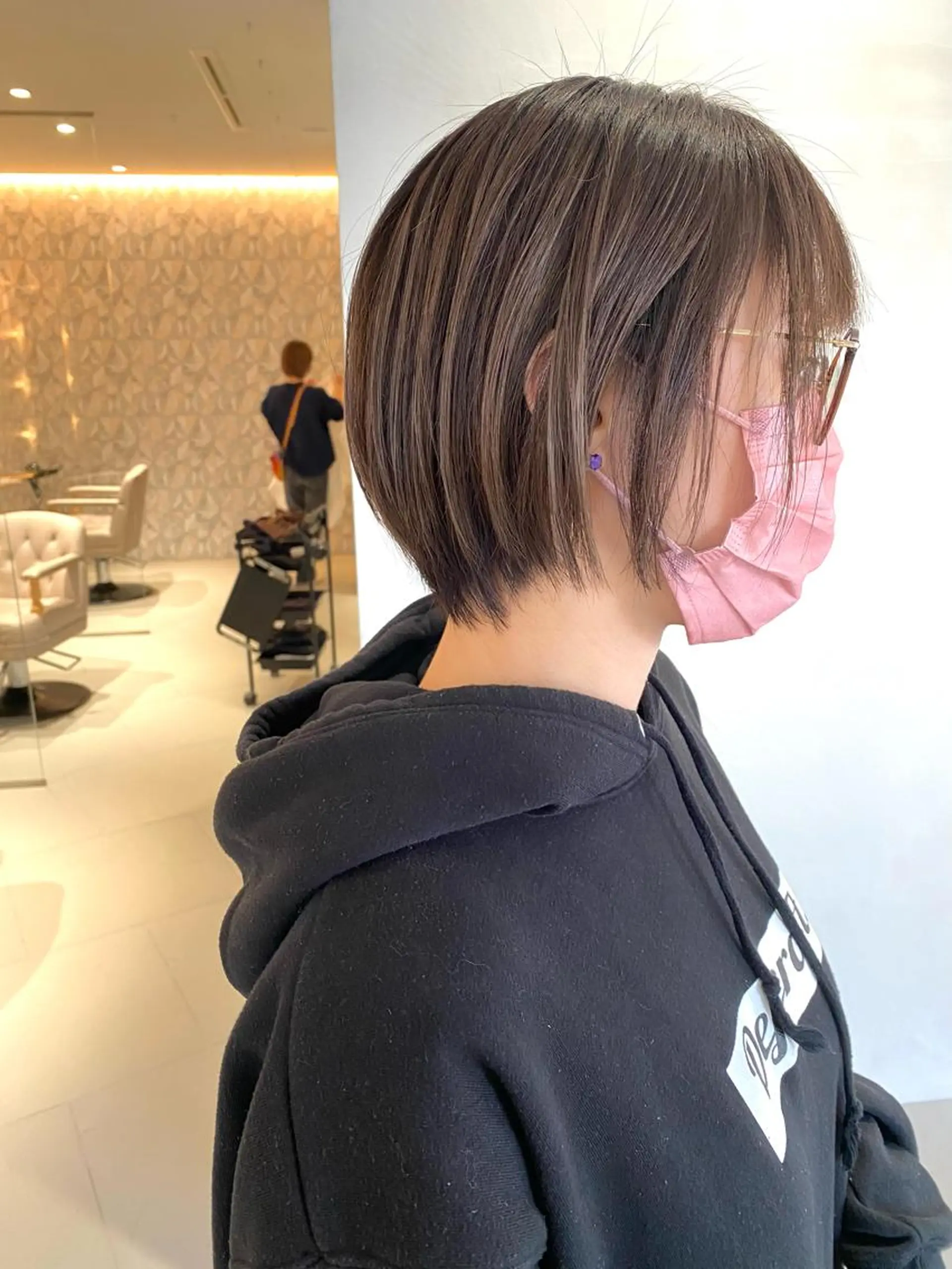 ミディアム カラー ショートボブ ベージュカラー ブリーチ ハイライトカラー ボブ カット ヘアカラー トリートメント 谷合 貴志のヘアスタイル