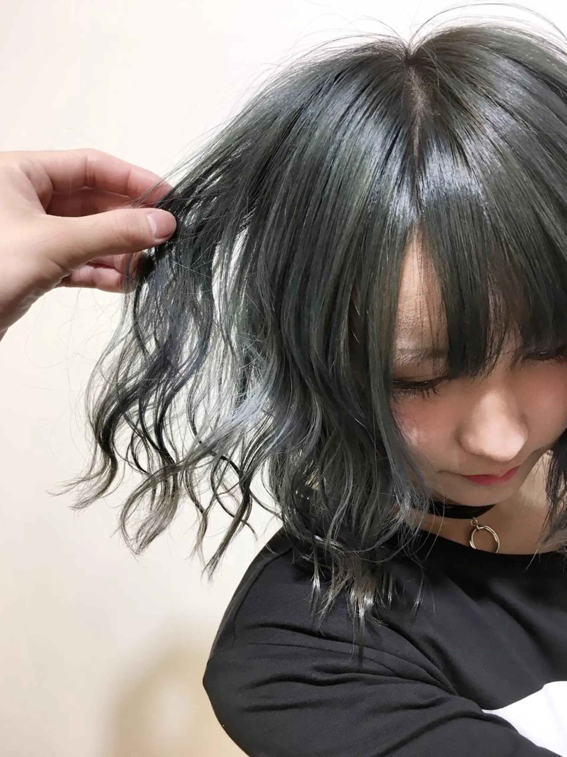 ショート カラー ブリーチ ブルーカラー ブルージュ 海外風レイヤーカット 👑店長　平松　由のヘアスタイル