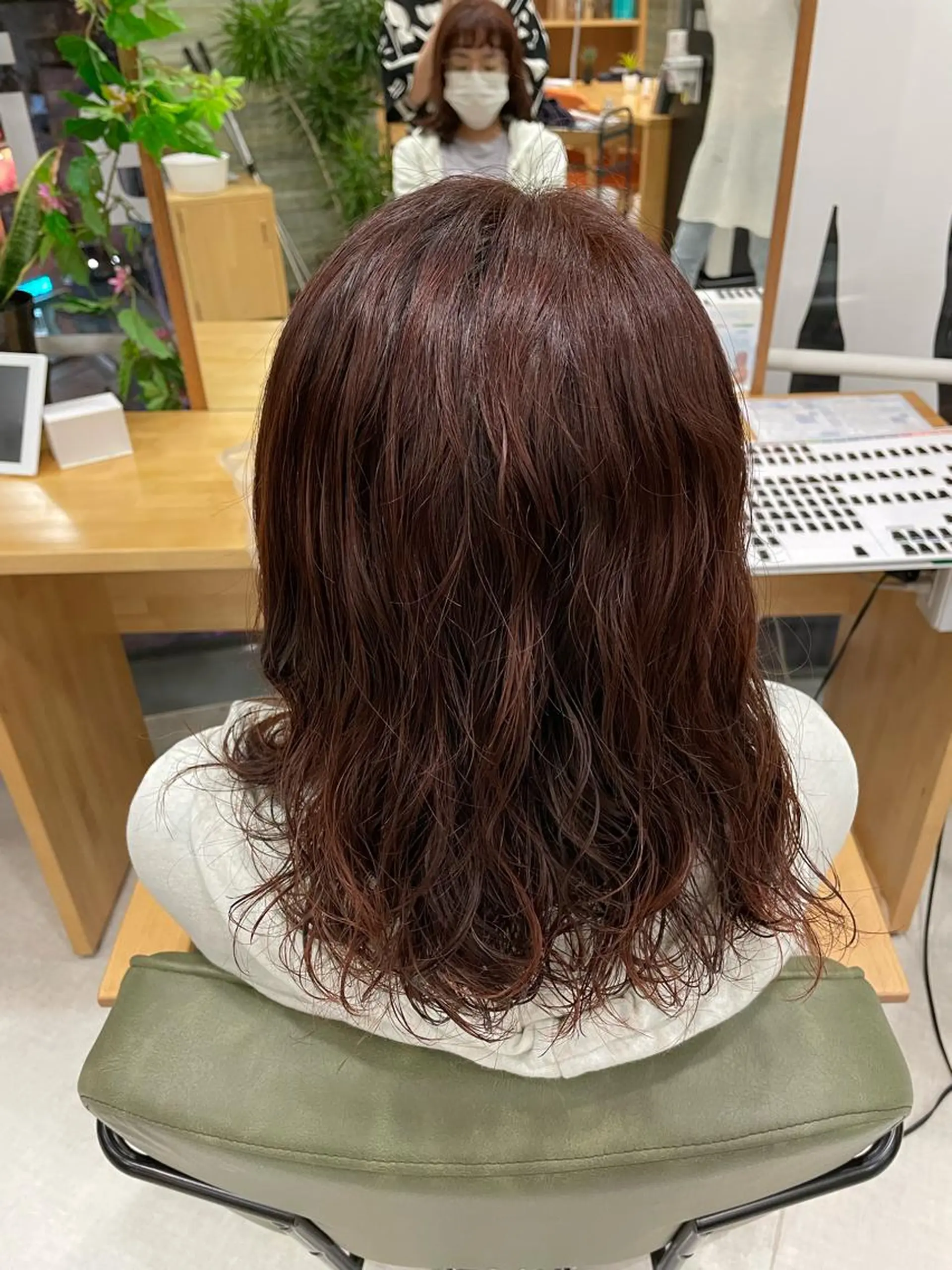 ミディアム 謝花 萌のヘアスタイル