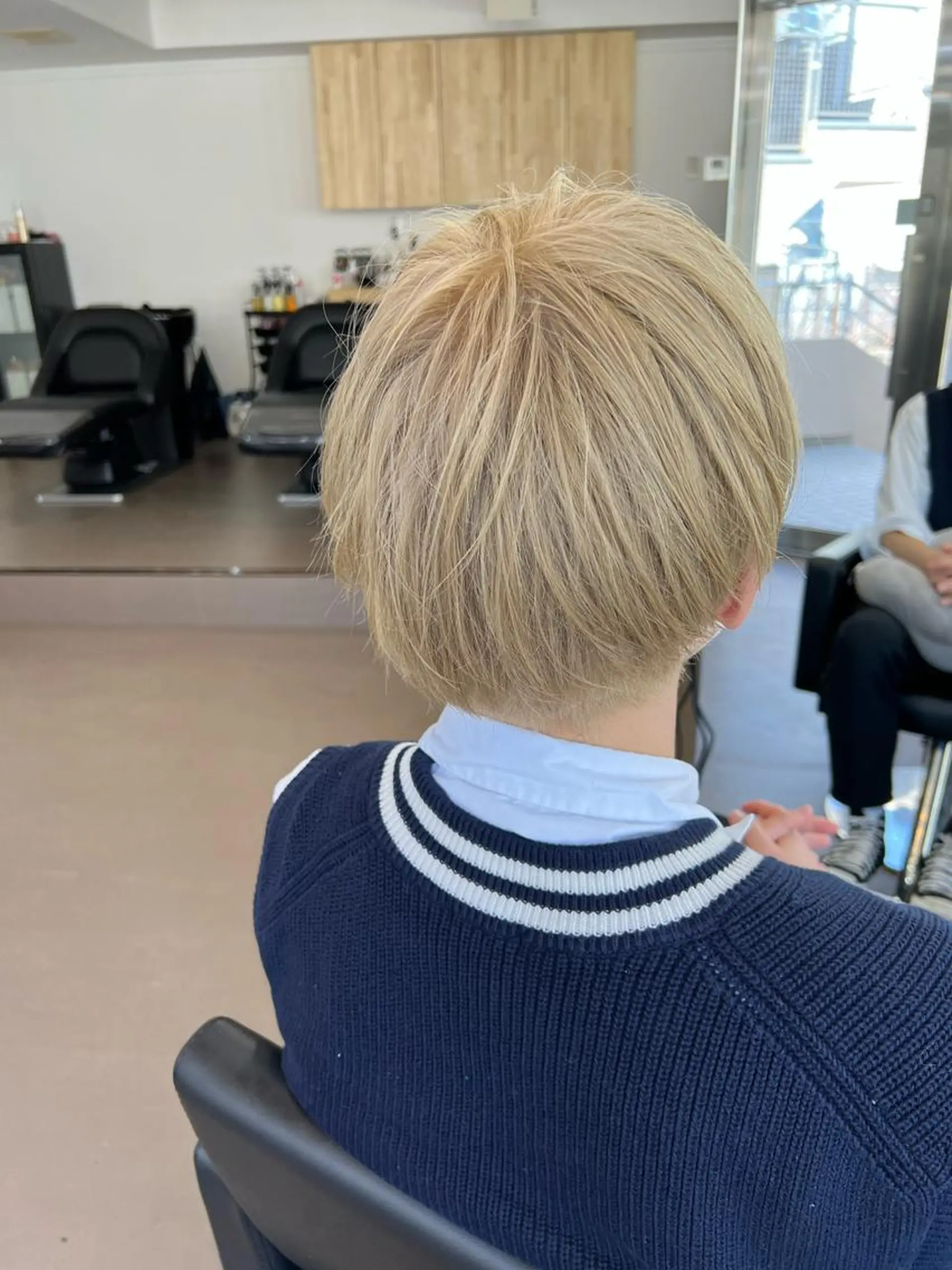 ショート カラー メンズ メンズブリーチ メンズハイライト メンズインナーカラー メンズ韓国風 ブリーチ 神戸ボブ✂️ ioe三宮/田 伸佳のヘアスタイル