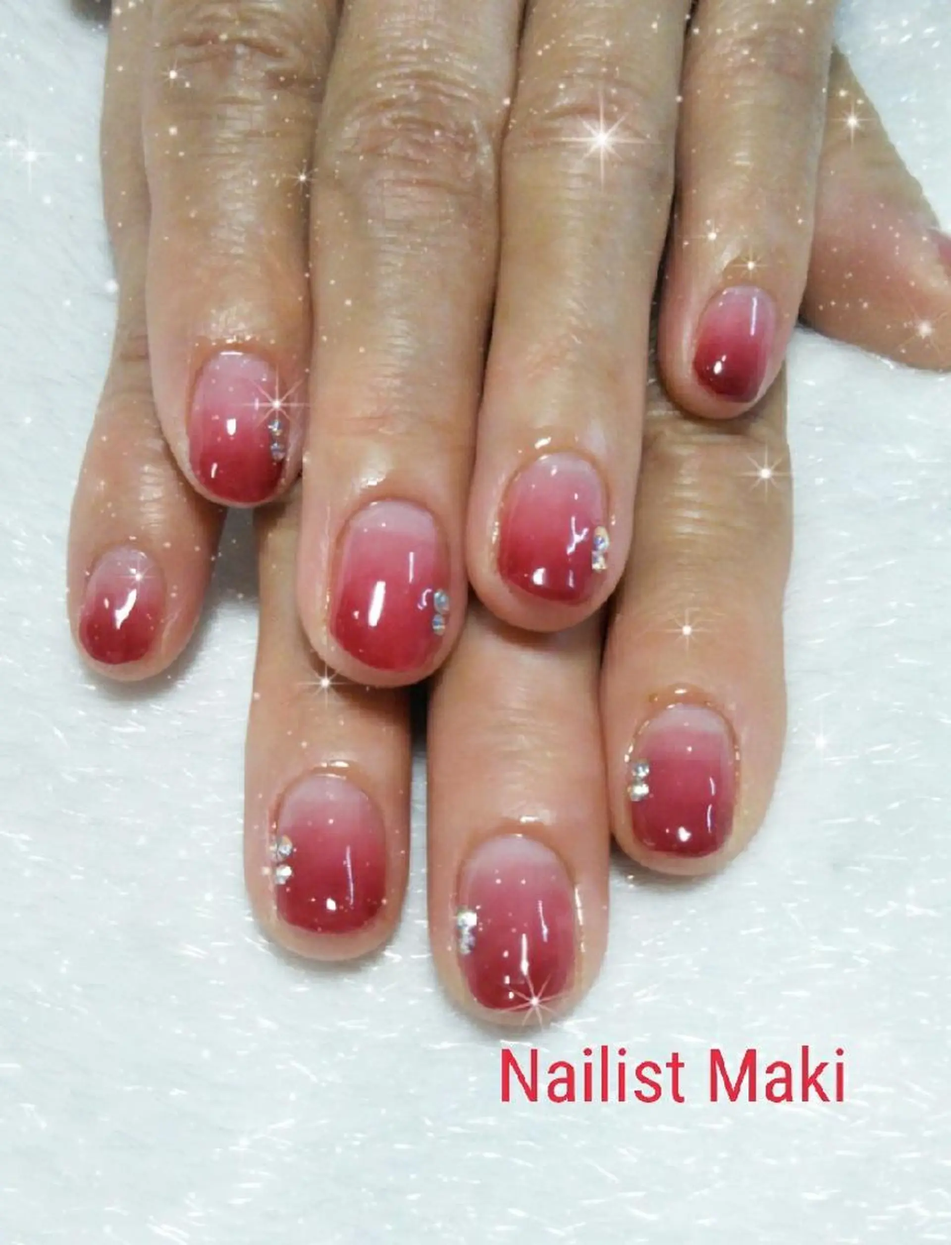 ネイル 小顔・毛穴・たるみ ネイル　似内真樹のエステ・リラクイメージ