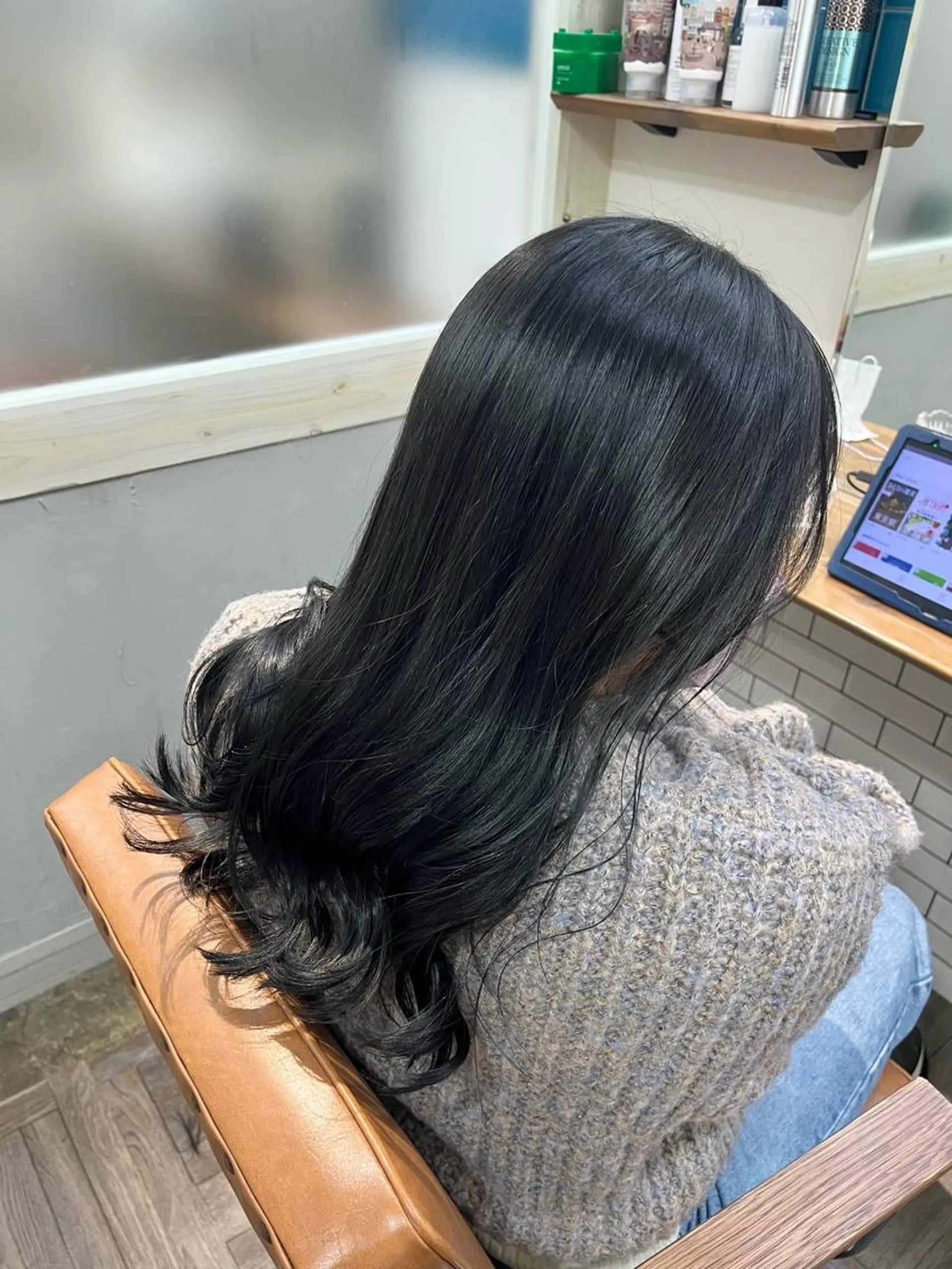 ロング カラー 黒髪 ブリーチ ブルーカラー ブルーブラック ブリーチなしカラー ヘアカラー トリートメント 🫧tomoka 透明感カラー🫧のヘアスタイル