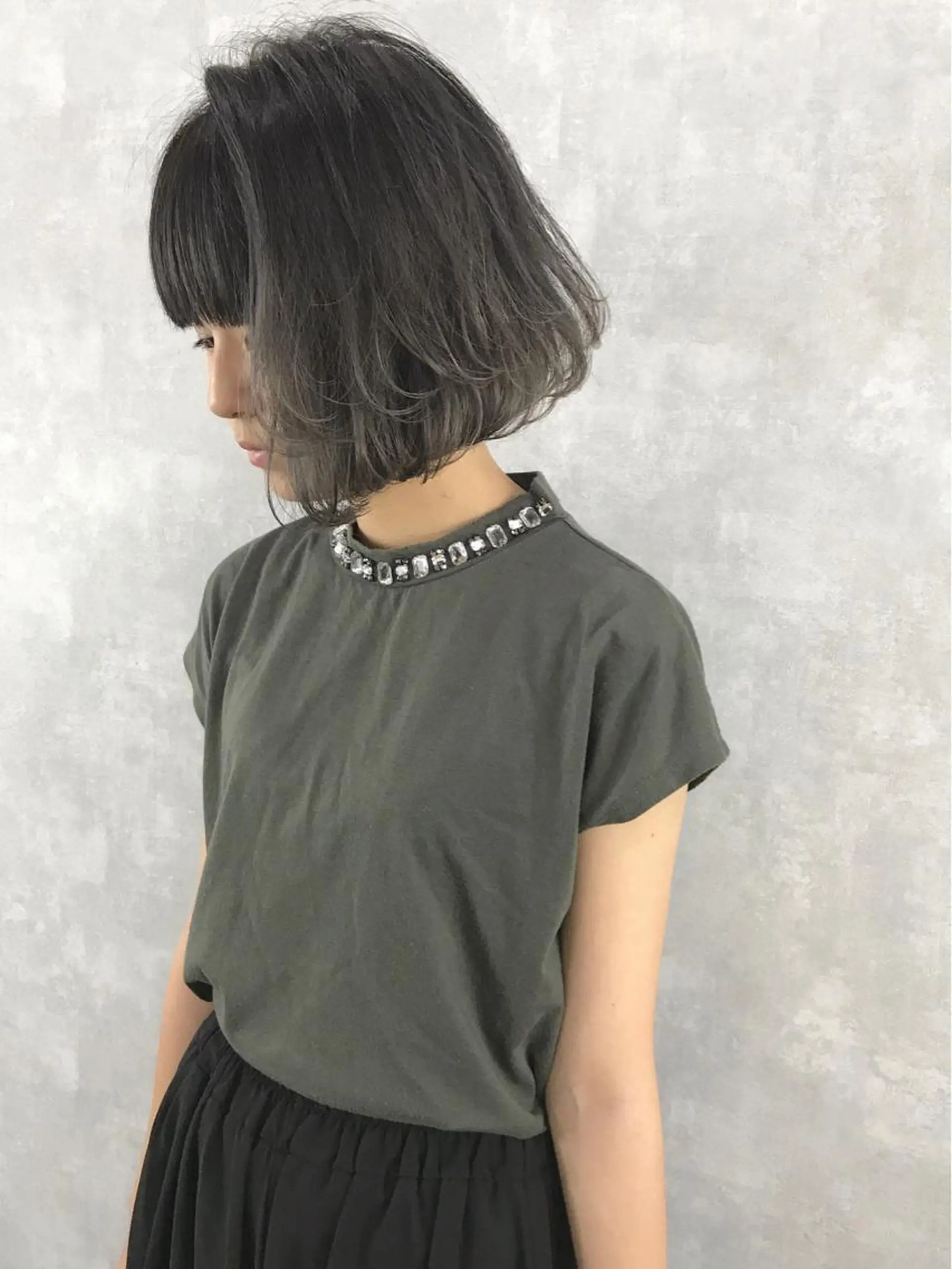 ミディアム カラー TOMOYAレイヤー ブリーチ縮毛矯正のヘアスタイル