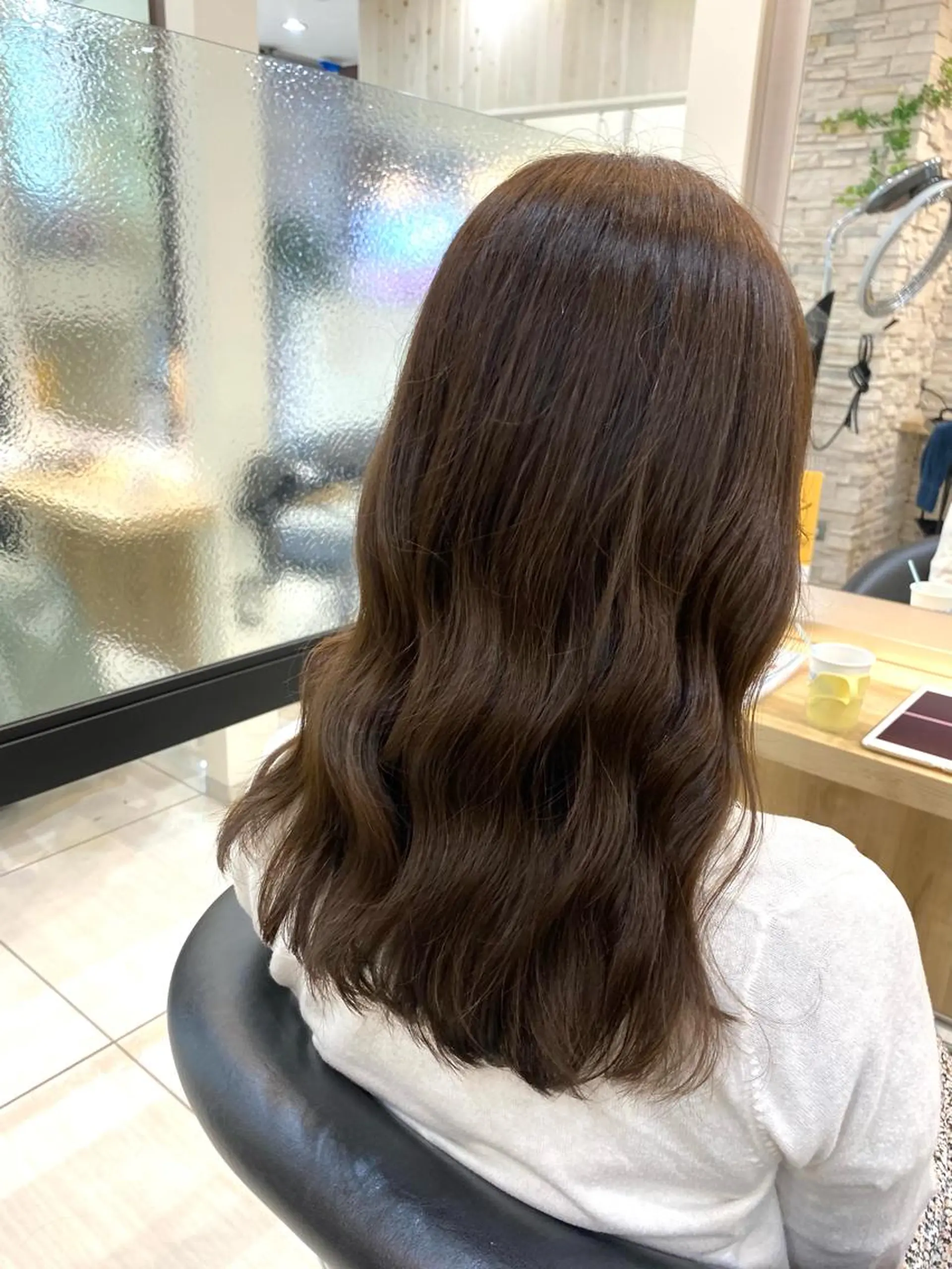 セミロング カラー ベージュカラー オリーブベージュ 韓国ヘア／艶カラー minamiのヘアスタイル