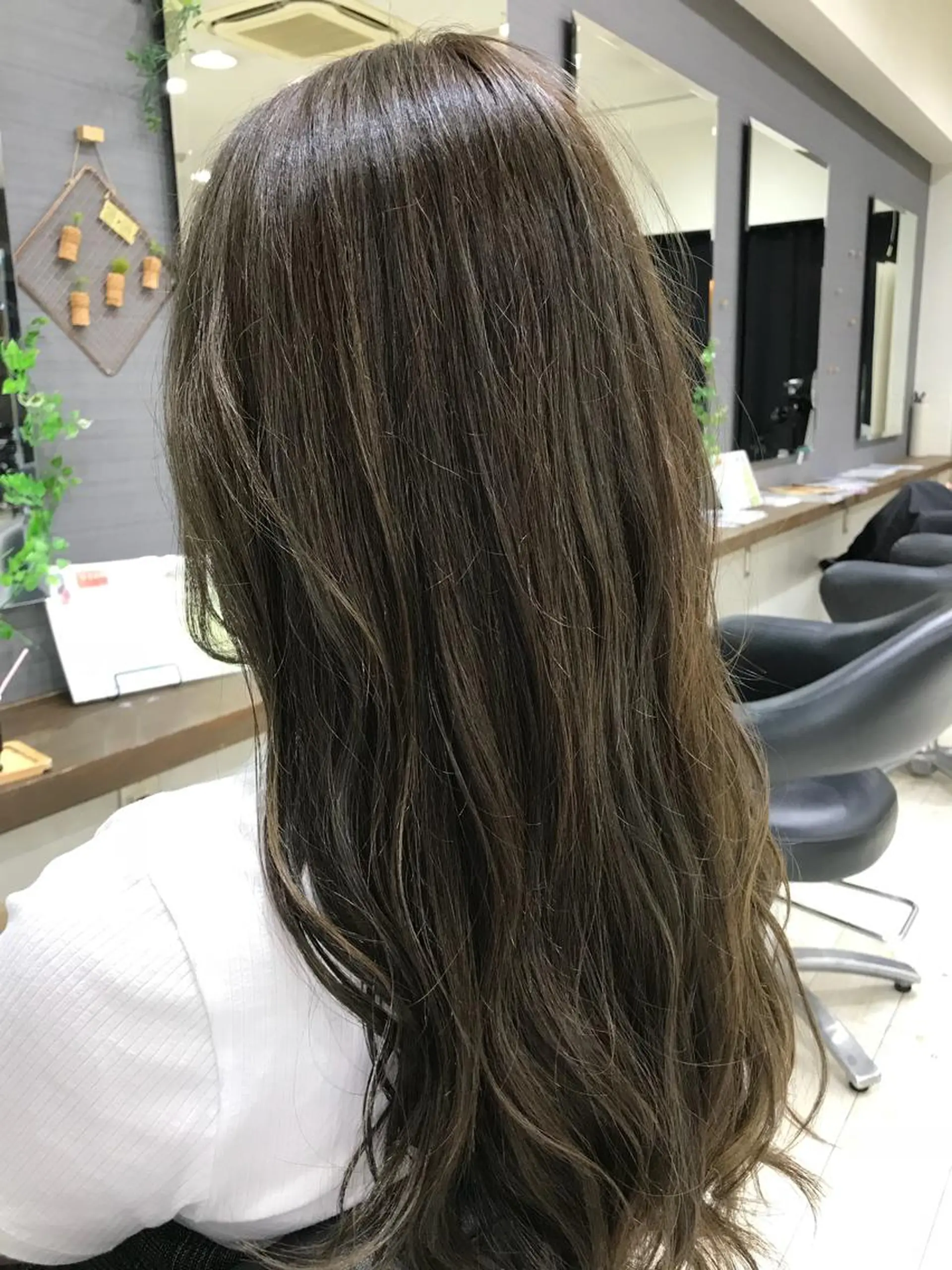 ロング カラー Adachi Fujikoのヘアスタイル