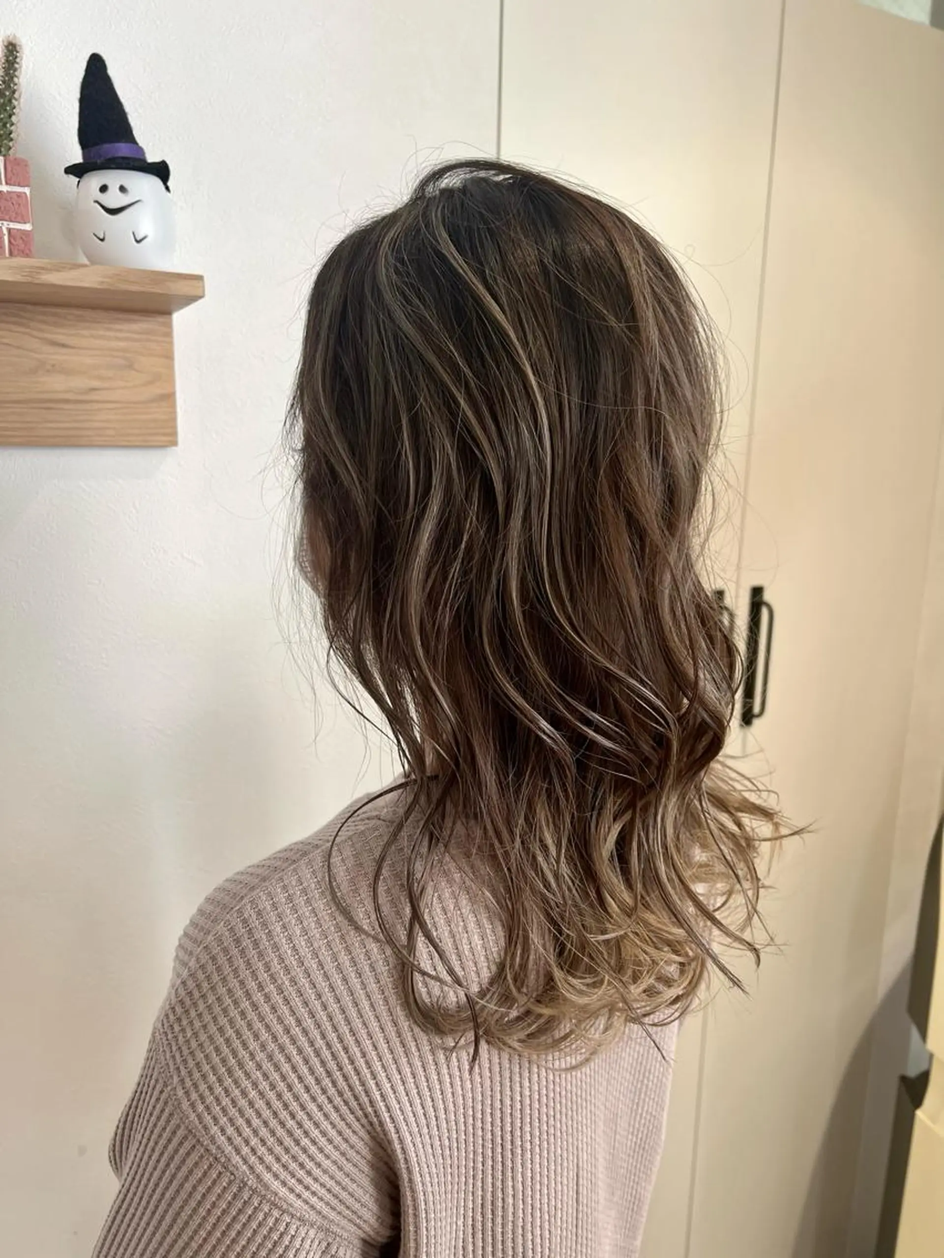 セミロング カラー バレイヤージュ グレージュ ハイライトカラー ハイライト レイヤーカット カット ヘアカラー トリートメント Kazu .Kのヘアスタイル