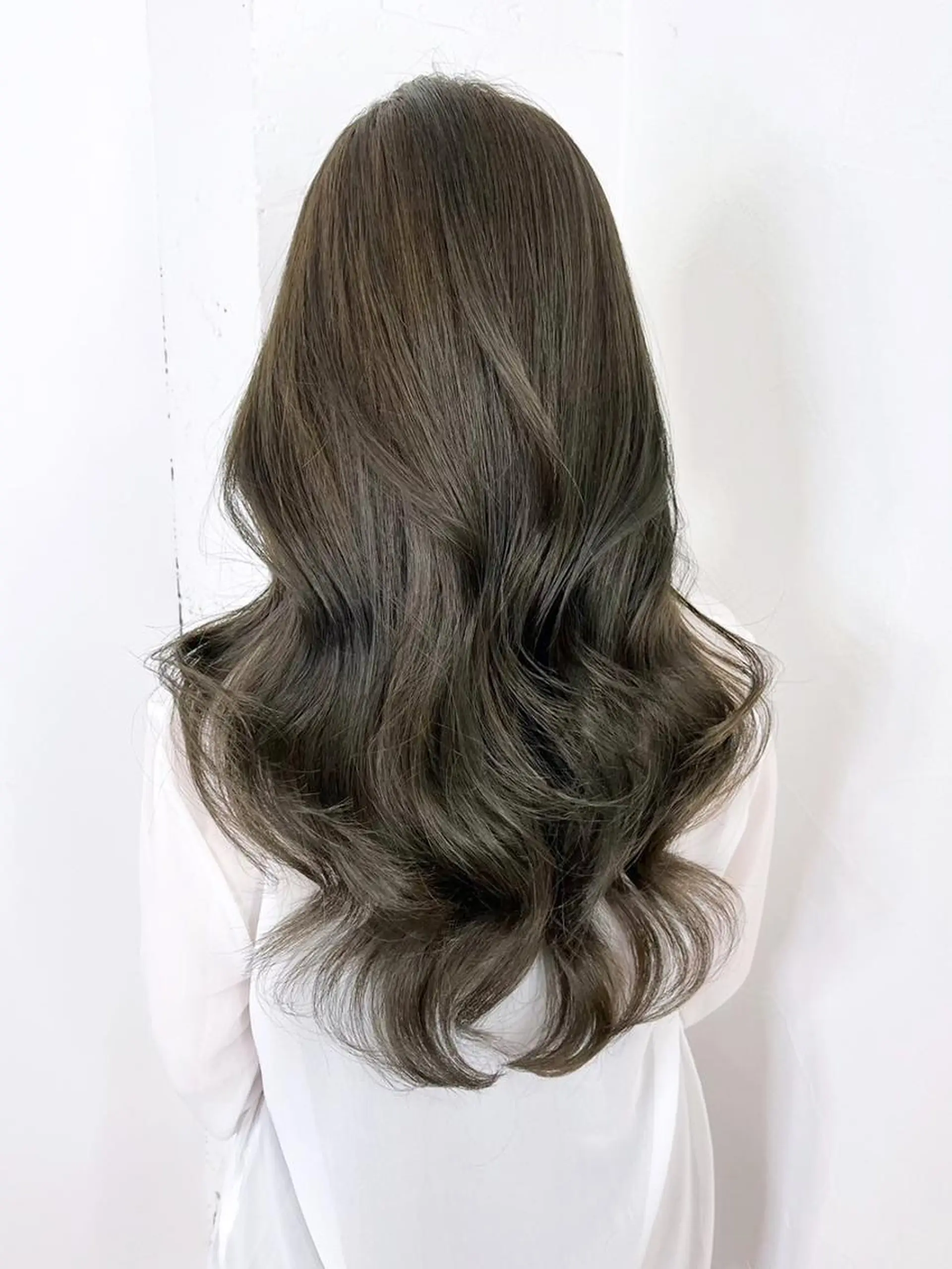 カラー セミロング ベージュカラー オリーブベージュ レイヤーカット カット ヘアカラー トリートメント ITby ALBUM 北千住店のヘアスタイル