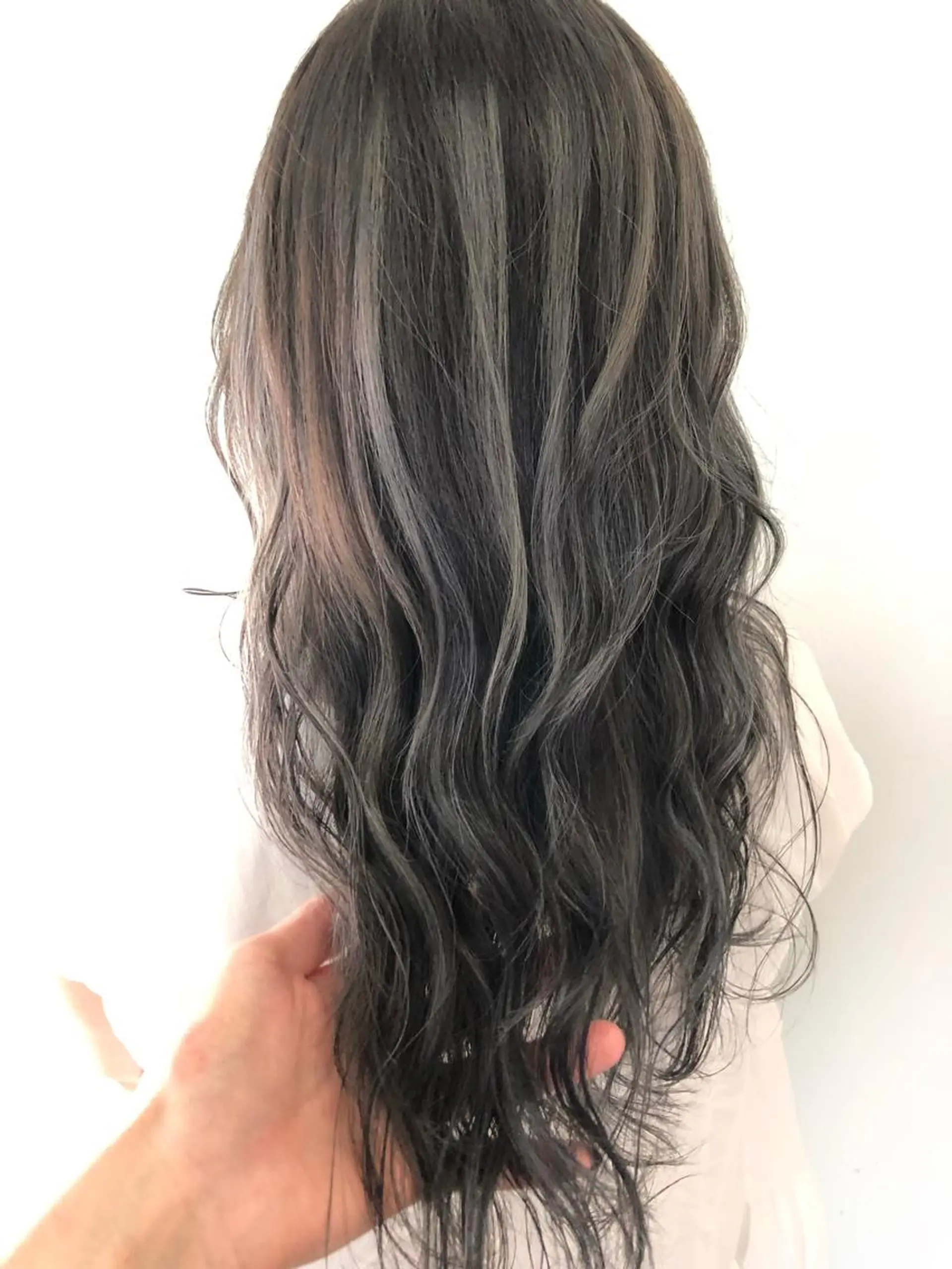 セミロング カラー グレージュ ハイライトカラー ハイライト Bei Licoldo.Atole  ベイリコルド アトリ所属・ブリーチ、縮毛 髪質改善　宮城一真のヘアスタイル