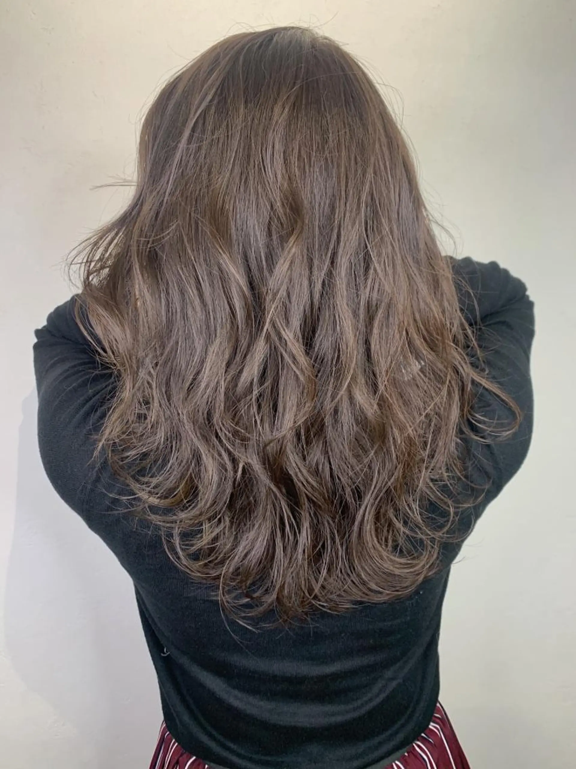 セミロング ボブ 斜めバング 外国人風カラー 伸ばしかけ レイヤーカット ＿WHITE鳳店 アンダーバーホワイトのヘアスタイル