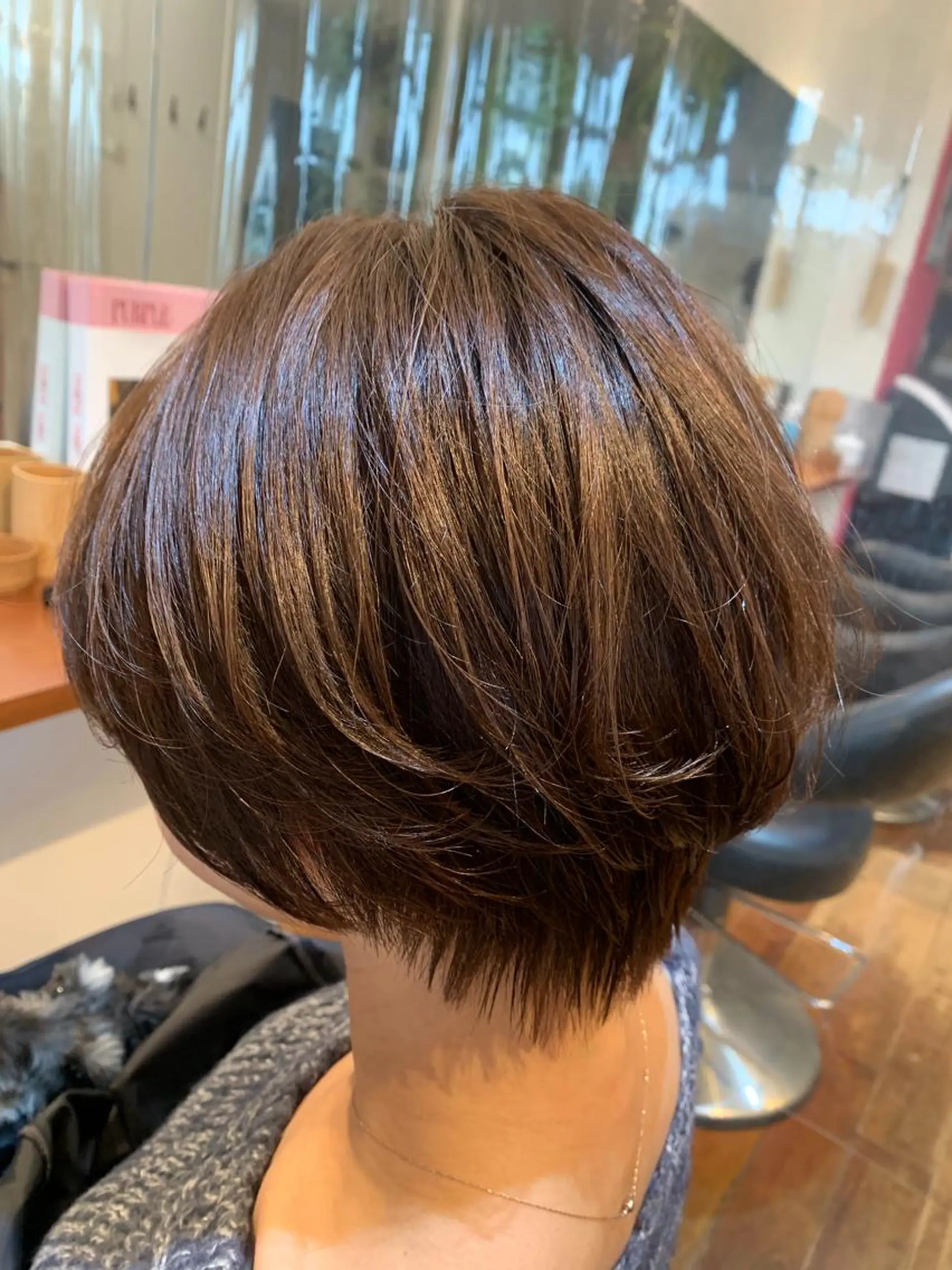 ショート カラー DOG MANIA PiNCH所属・大人女性スタイル マルイチのヘアスタイル