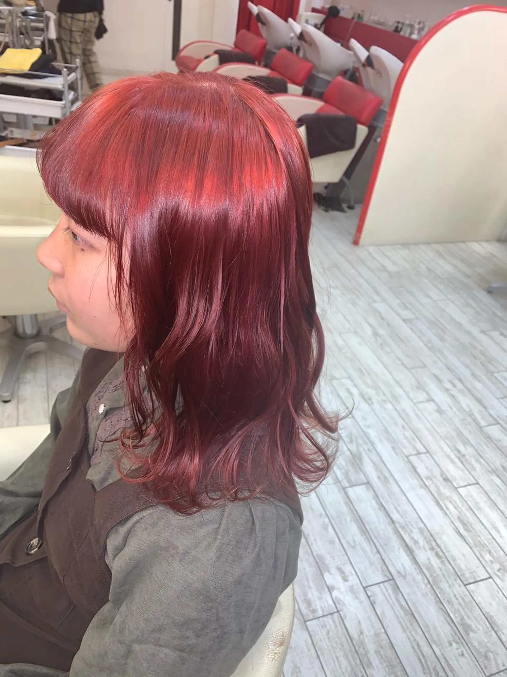 セミロング カラー ヘアアレンジ レッドカラー カット ヘアカラー 今村公介 ブリーチ特化、派手髪のヘアスタイル