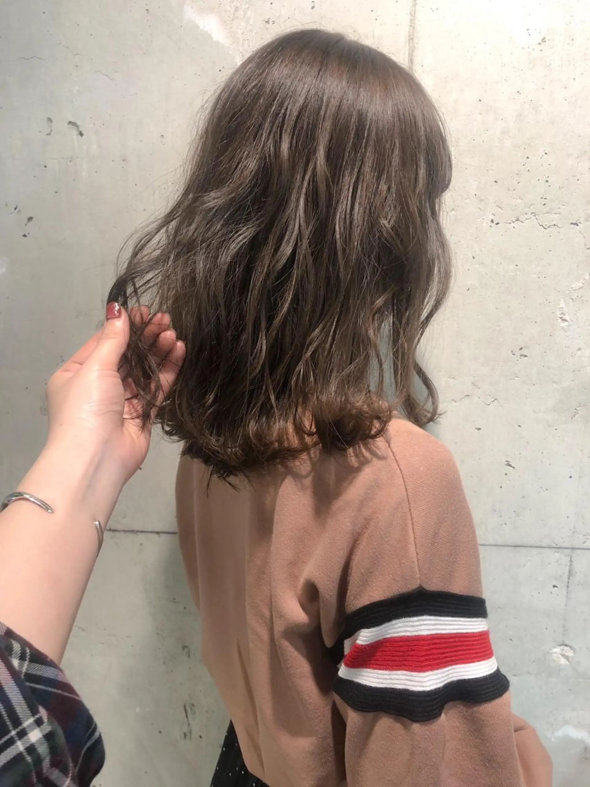 ミディアム カラー パーマ ヘアアレンジ ネイル マツエク・マツパ 春ネイル Rene'所属・当日予約⭕️ yuriのヘアスタイル