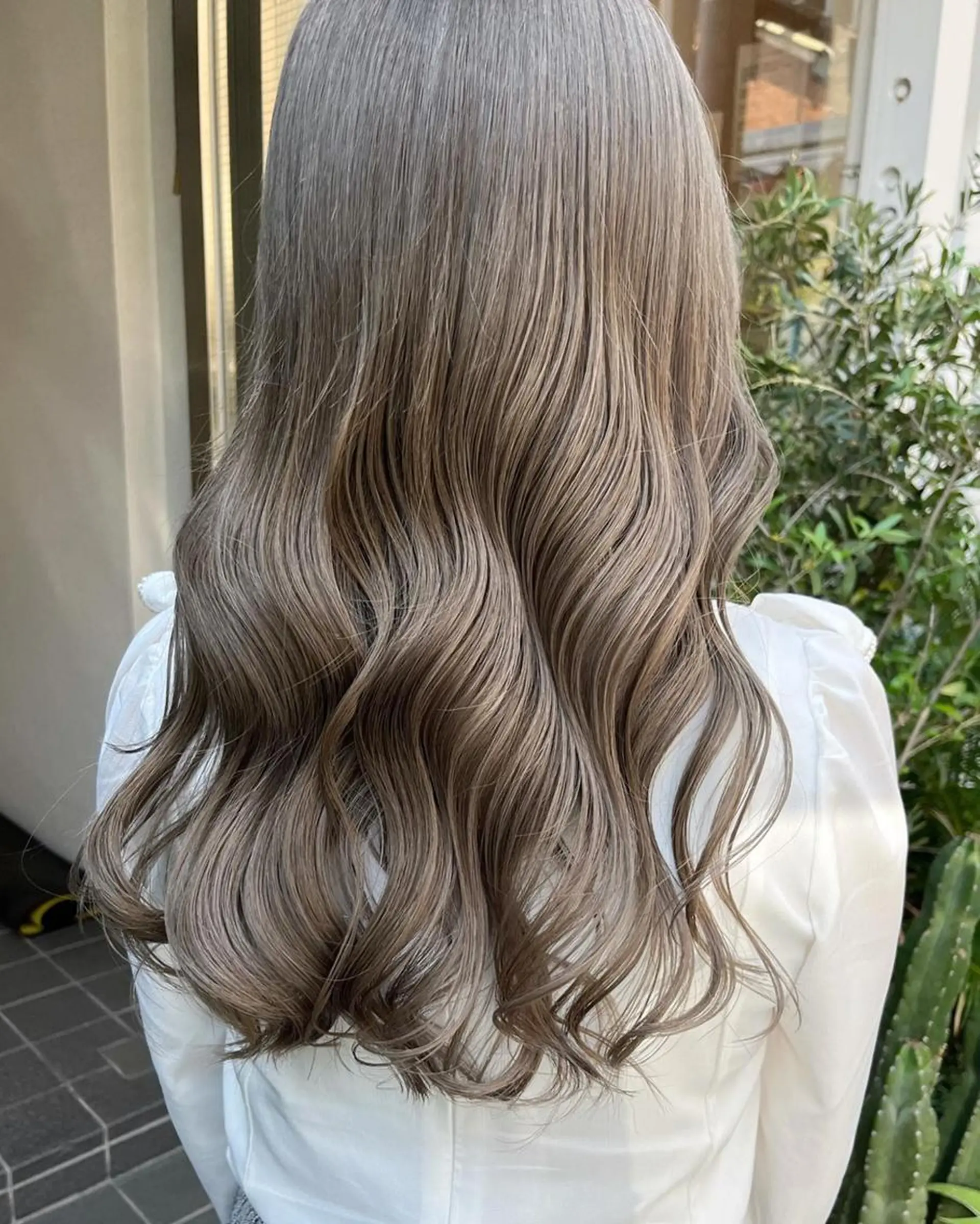 ミディアム カラー ヘアアレンジ アッシュ ベージュカラー 透明感カラー グレージュ ハイライトカラー 韓国/髪質改善💘 櫻井かれんのヘアスタイル