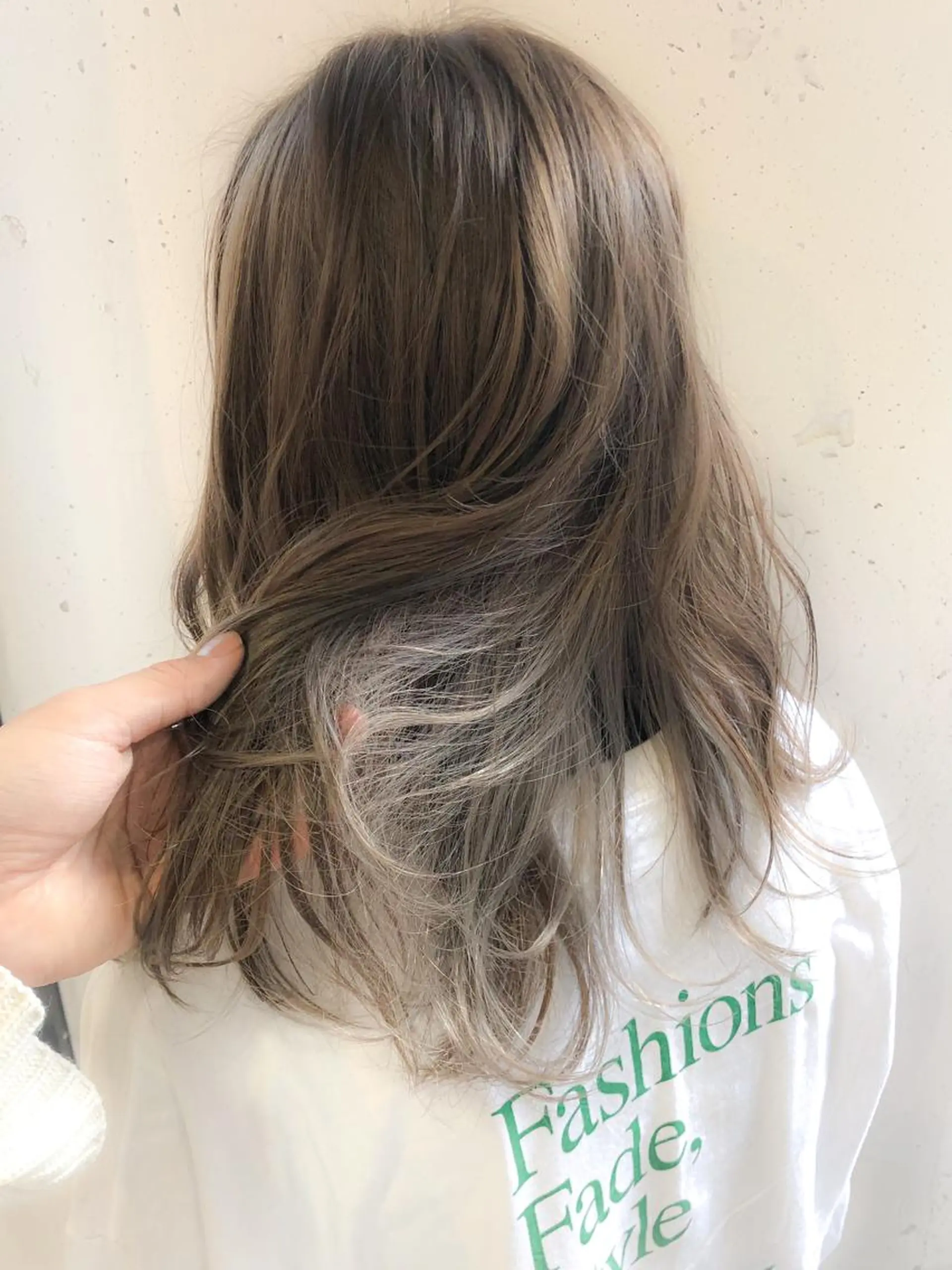セミロング カラー ベージュカラー インナーカラー ホワイトベージュ ヘアカラー 田中 貴大のヘアスタイル