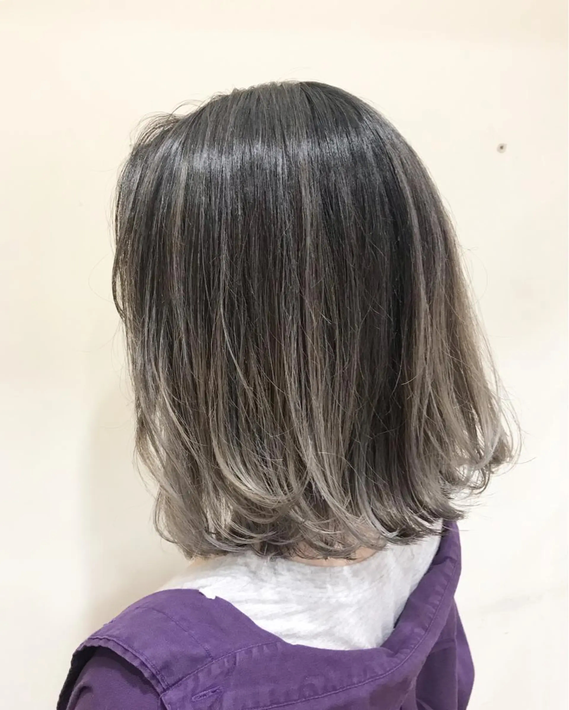 ミディアム ハルカ/透け感カラー /顔周りレイヤーのヘアスタイル