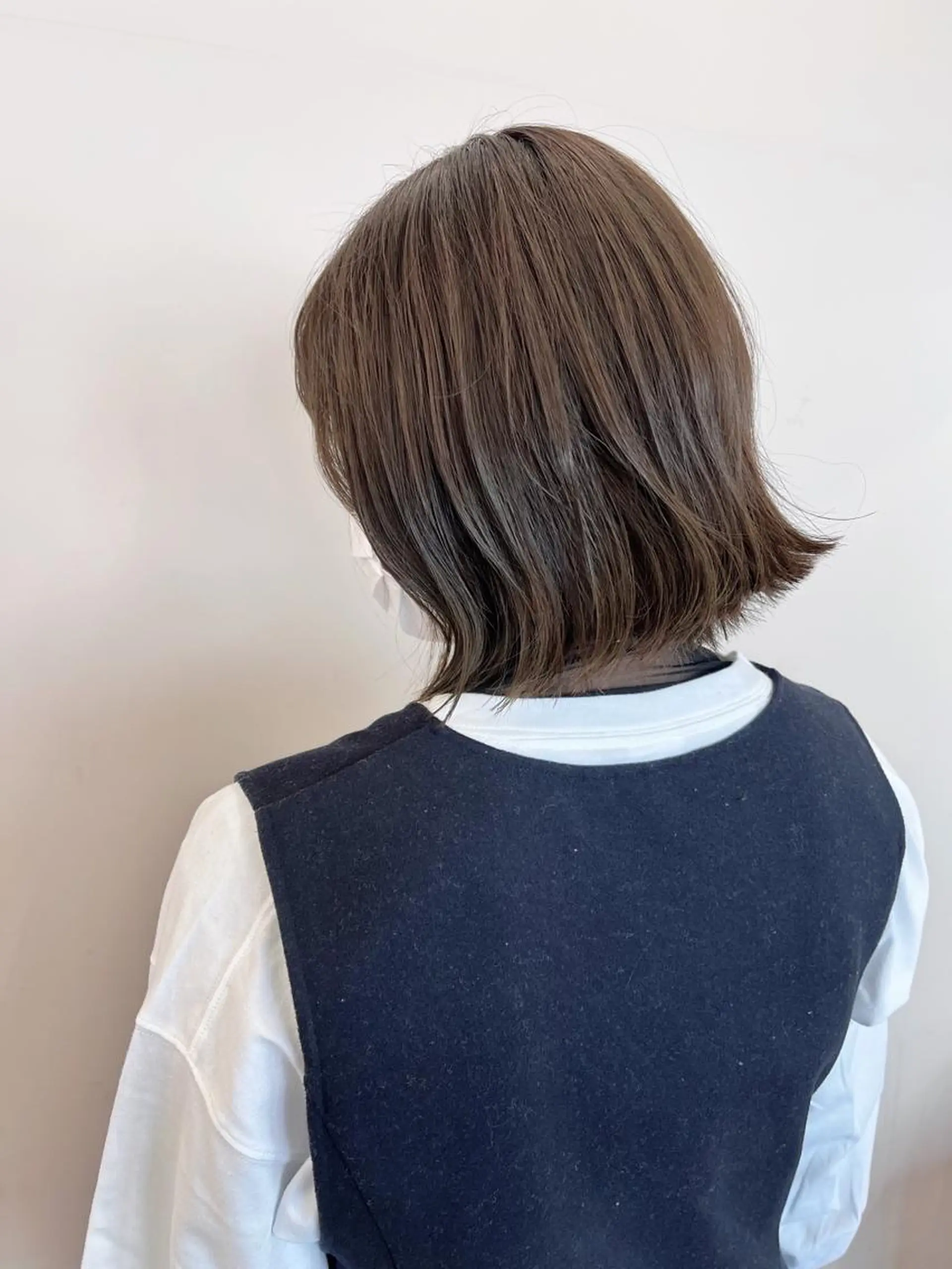 ショート カラー グレージュ ミルクティーグレージュ ボブ カット ヘアカラー トリートメント SALOWIN神戸三宮店所属・【美髪を叶える】中谷 彰宏（アキ)のヘアスタイル