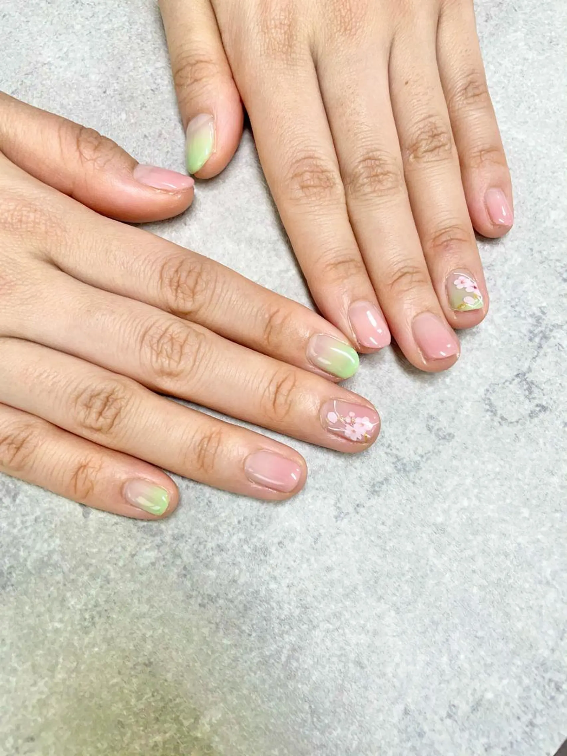 ネイル グラデーション グリーン ピンク ハンドネイル .N YUKIのネイルデザイン