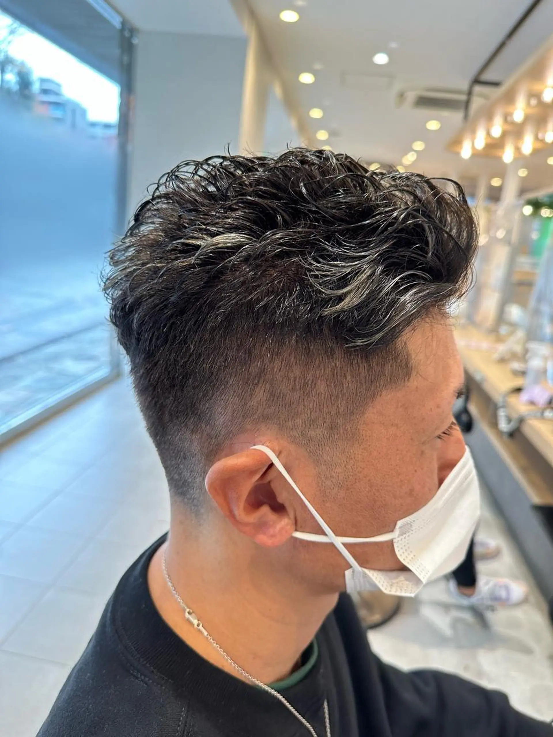 ショート カラー パーマ メンズ フェードカット メンズハイライト メンズパーマ 波巻きパーマ ハイライトカラー 💈メンズ特化 美容師サキ💈のヘアスタイル