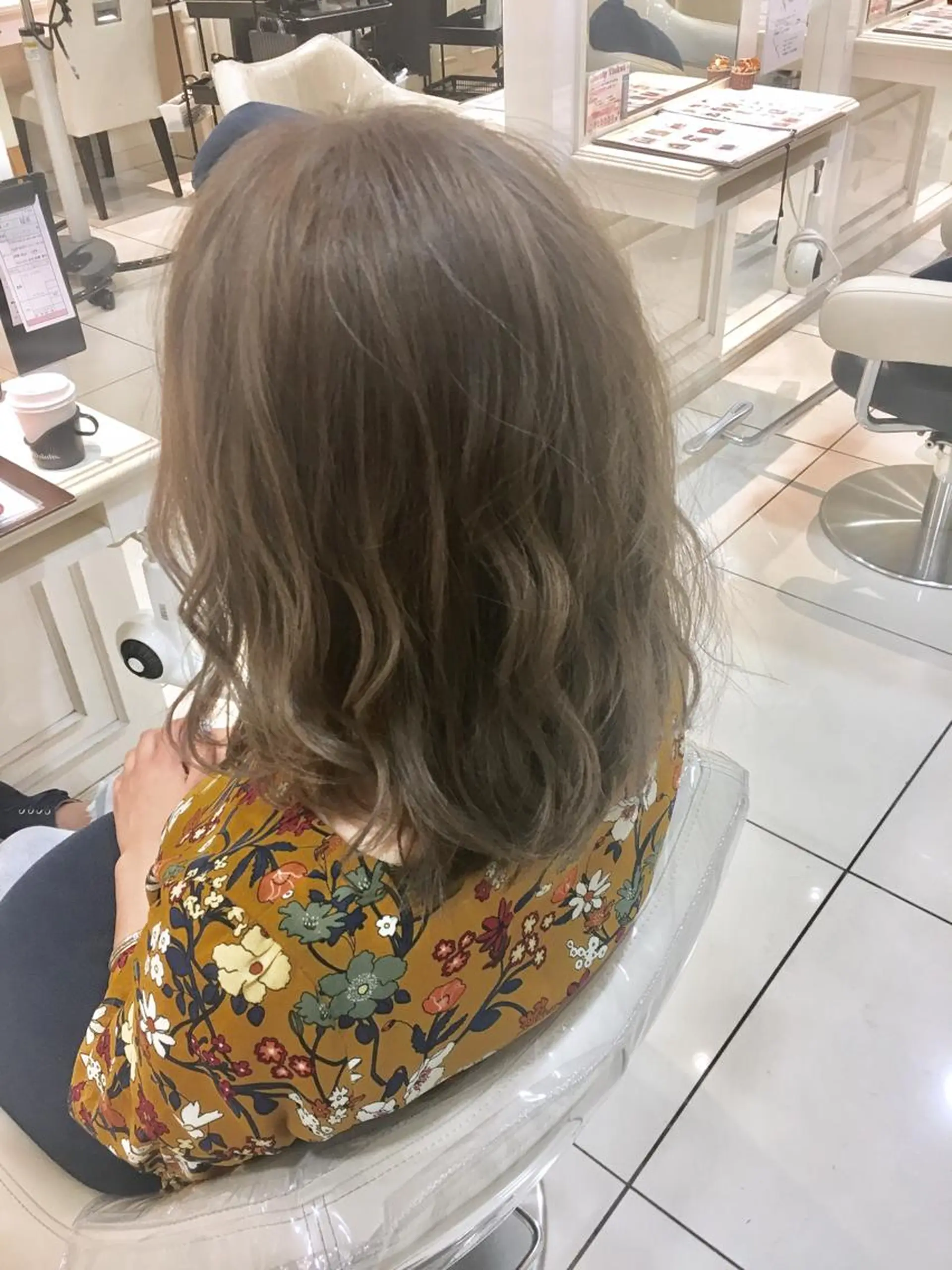 セミロング カラー ベージュカラー ミルクティーベージュ トリートメント 髪質改善/美髪矯正 マネージャー福永のヘアスタイル