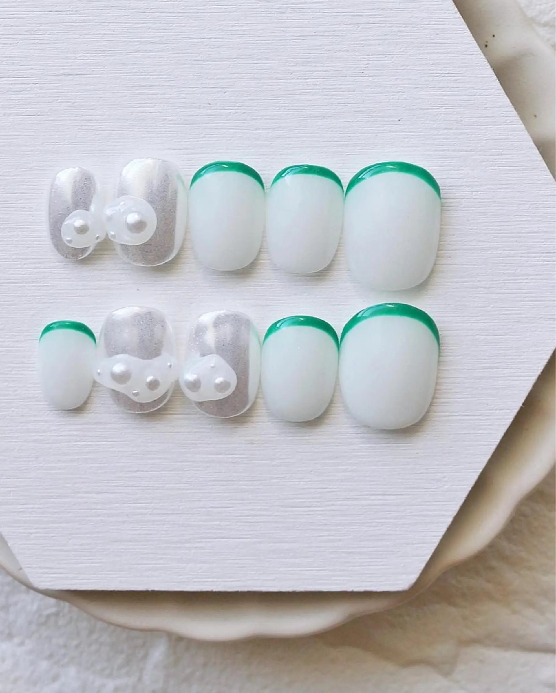 ネイル フレンチネイル グリーン ミラーネイル ホワイト ハンドネイル Baku Nailsのネイルデザイン