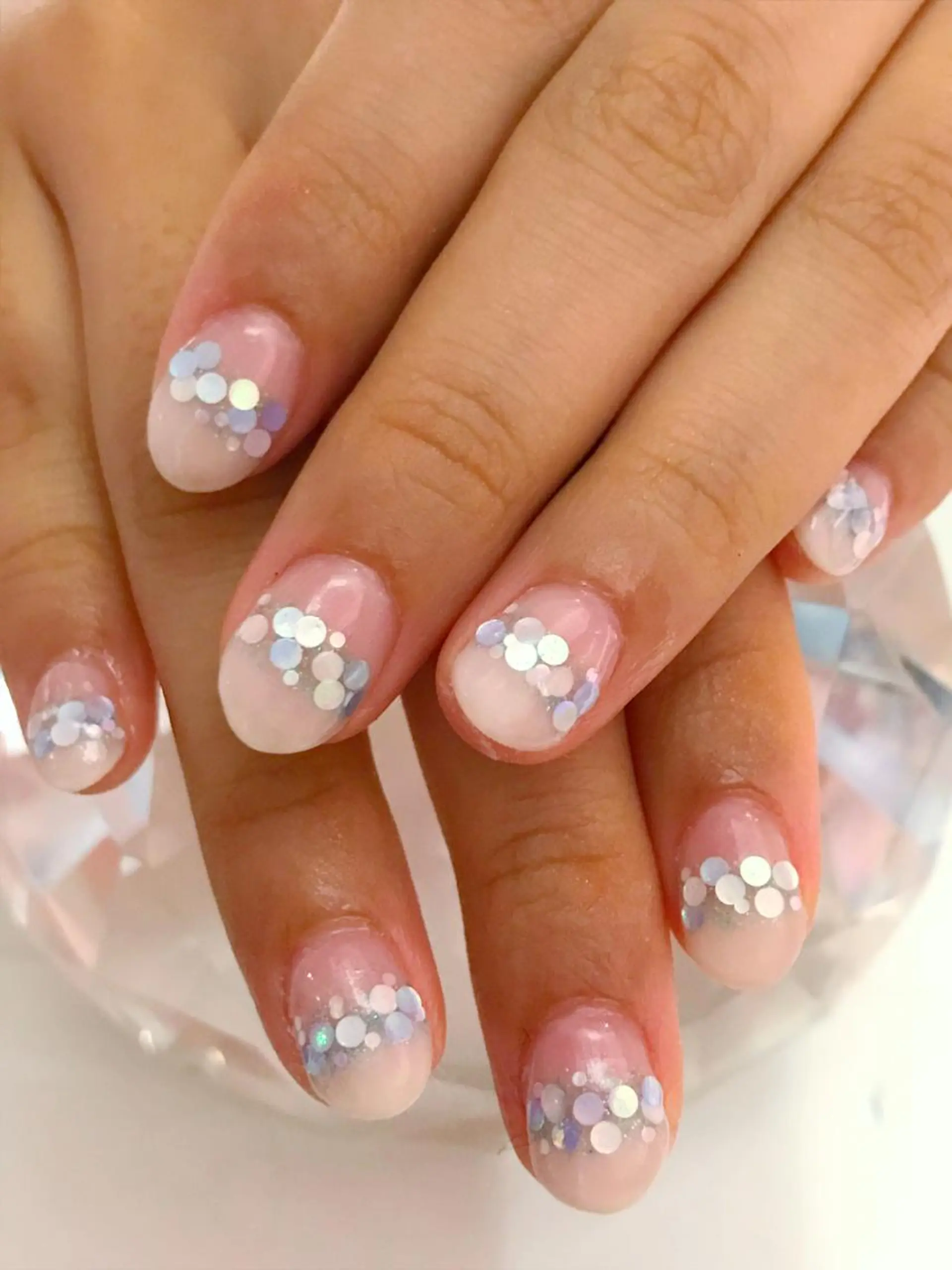 ネイル オーロラネイル ブルー ジェルネイル ホログラムネイル ラメ(グリッター) YUN 💅のネイルデザイン