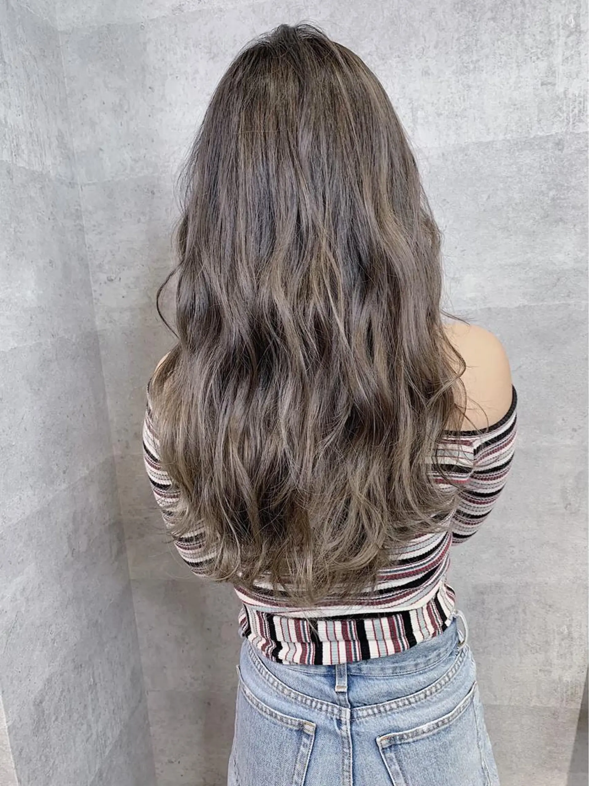 セミロング カラー _WHITE 高槻のヘアスタイル