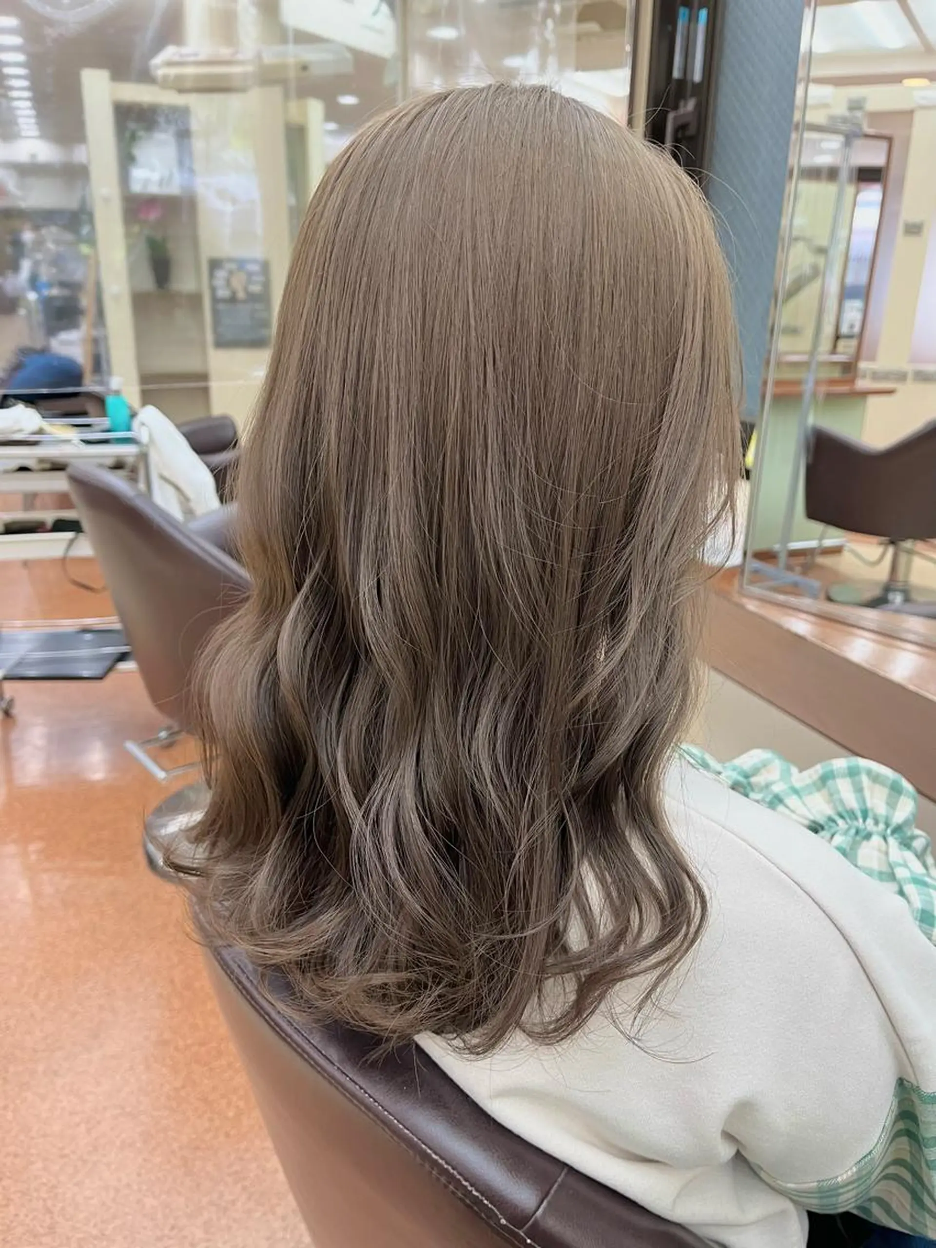 ロング カラー アッシュ ベージュカラー 【ニュアンスカラー・ 髪質改善】スズキカナのヘアスタイル