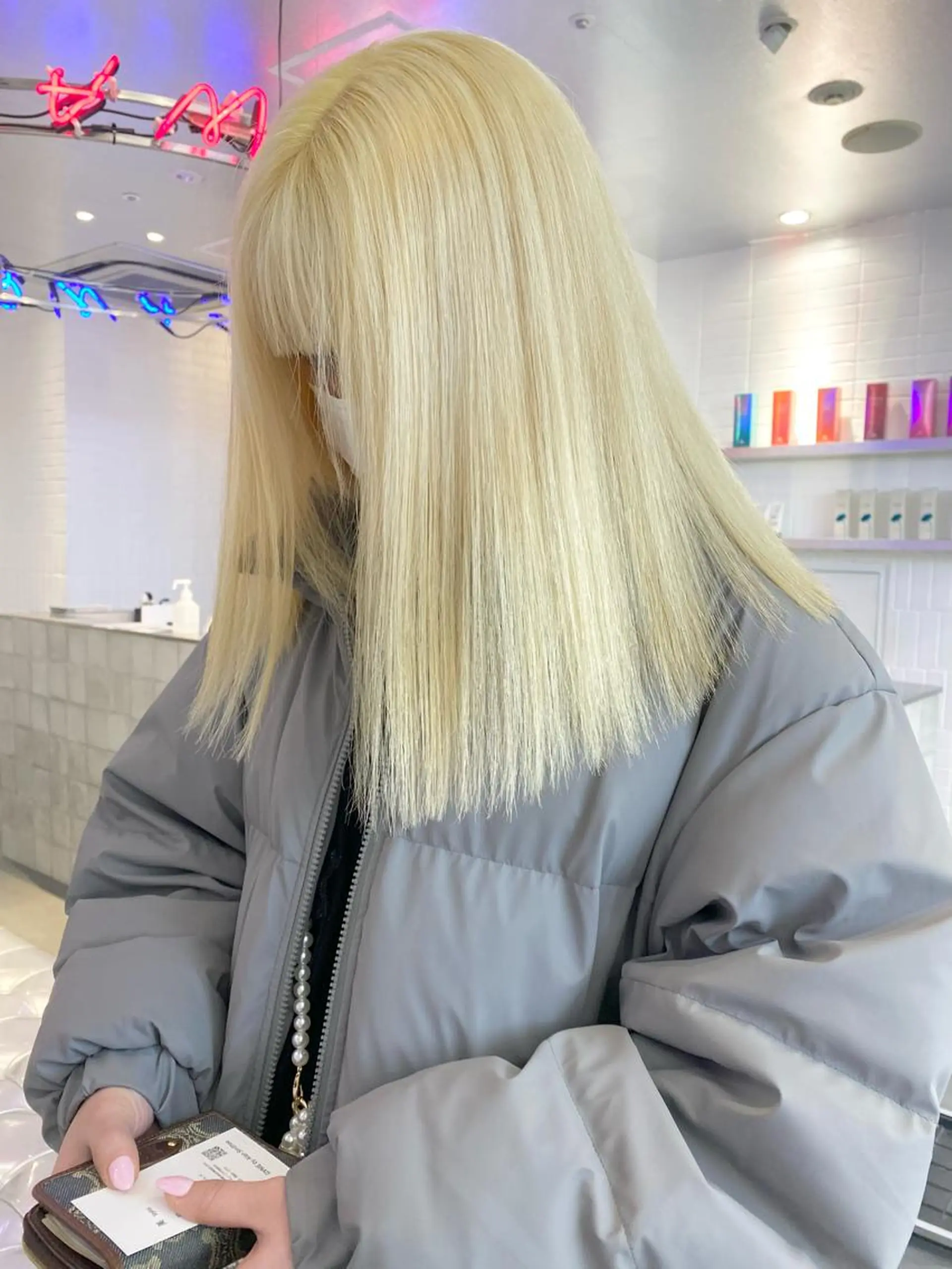 ミディアム カラー パーマ ブロンド ヘアカラー トリートメント 🎨ハイトーン/ 切りっぱなし みつきのヘアスタイル