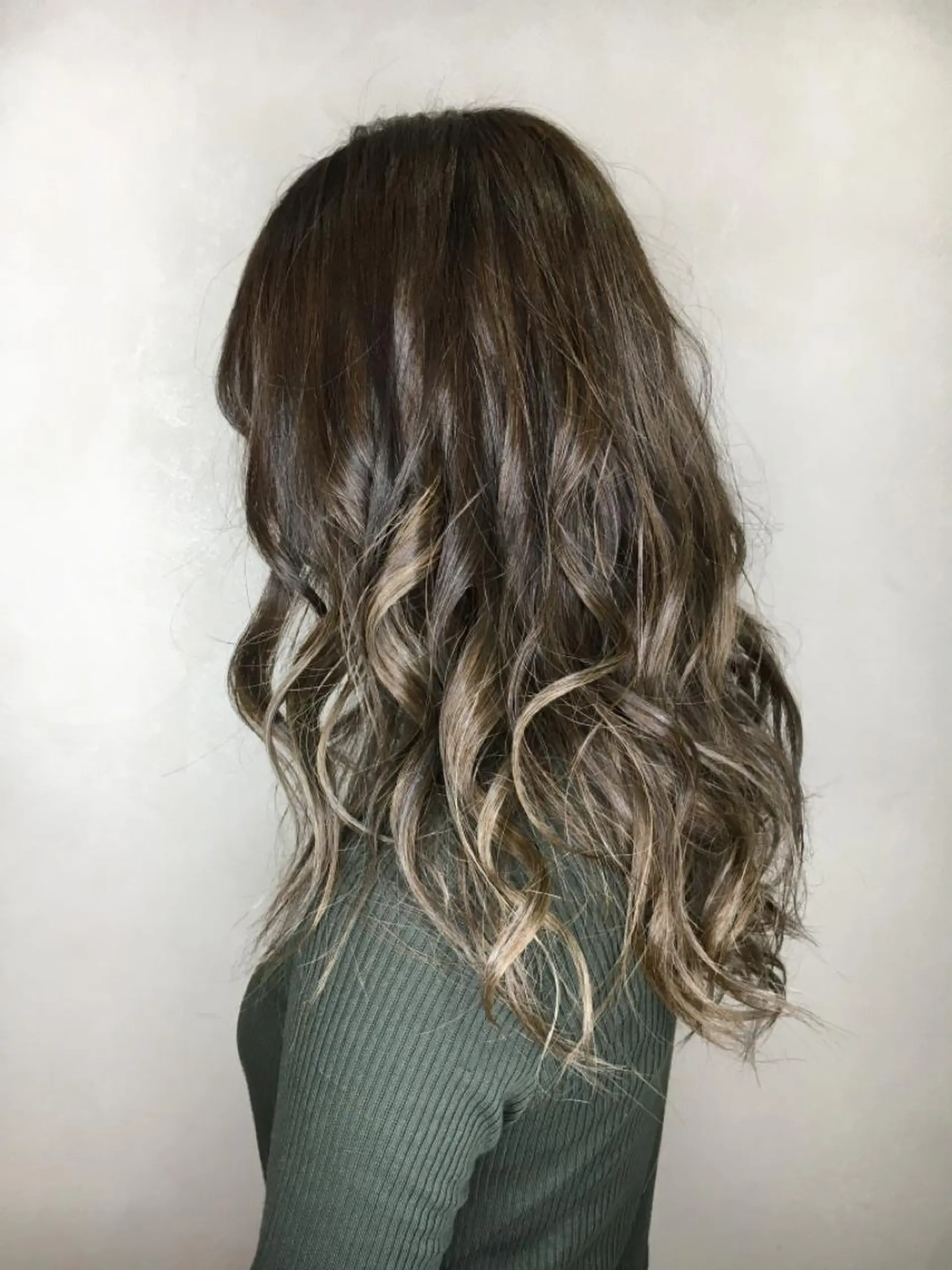 セミロング 3Dハイライト ハイライト カット ヘアカラー トリートメント トップスタイリスト 江口 稜亮のヘアスタイル