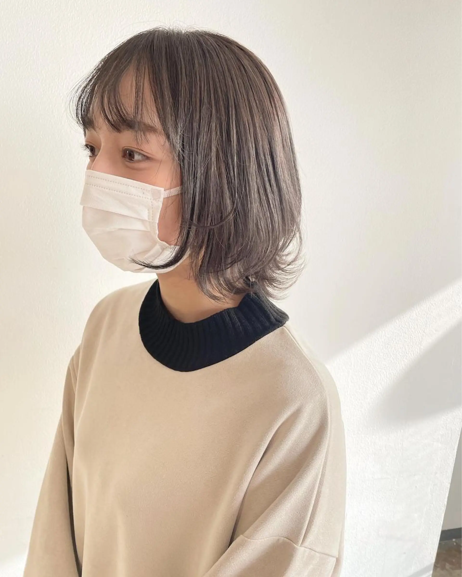 ミディアム カラー ベージュカラー ミルクティーベージュ ボブ ウルフカット ウルフボブ カット ヘアカラー トリートメント ハイトーン/レイヤー /ケアブリーチ石川治のヘアスタイル