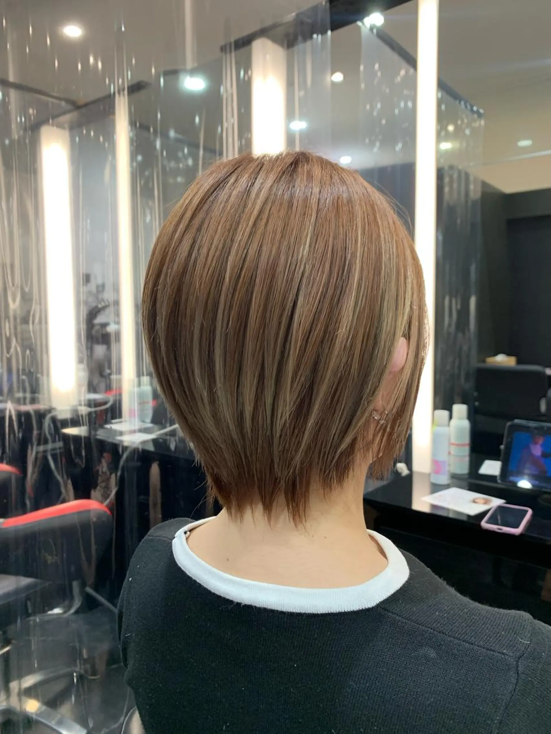 ショート カラー 丸みショート ブリーチ ショートヘア 艶髪/白髪ぼかし ヘッドスパ/大野結菜のヘアスタイル