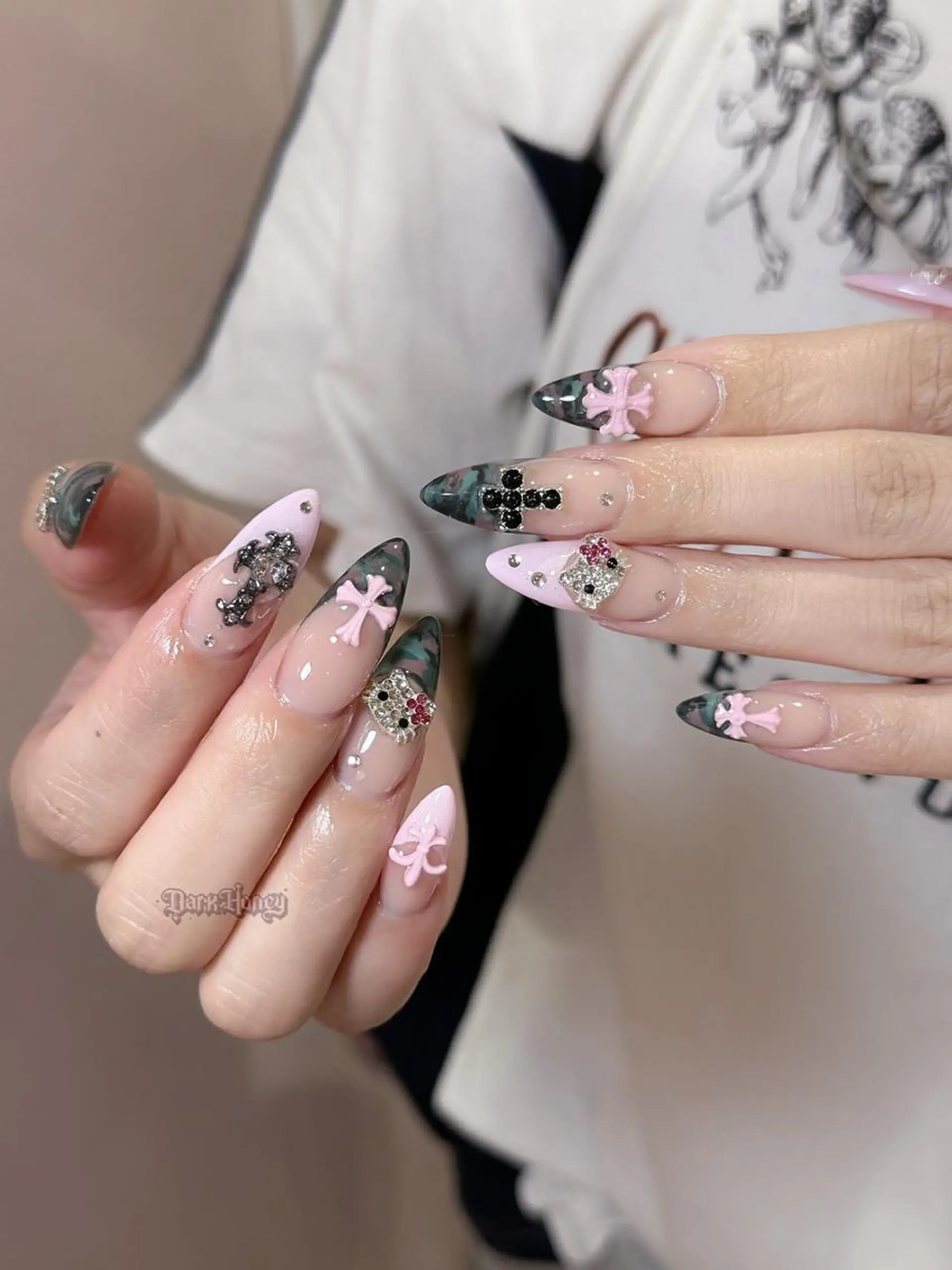 ネイル ハンドネイル Dark Honey Susuのネイルデザイン