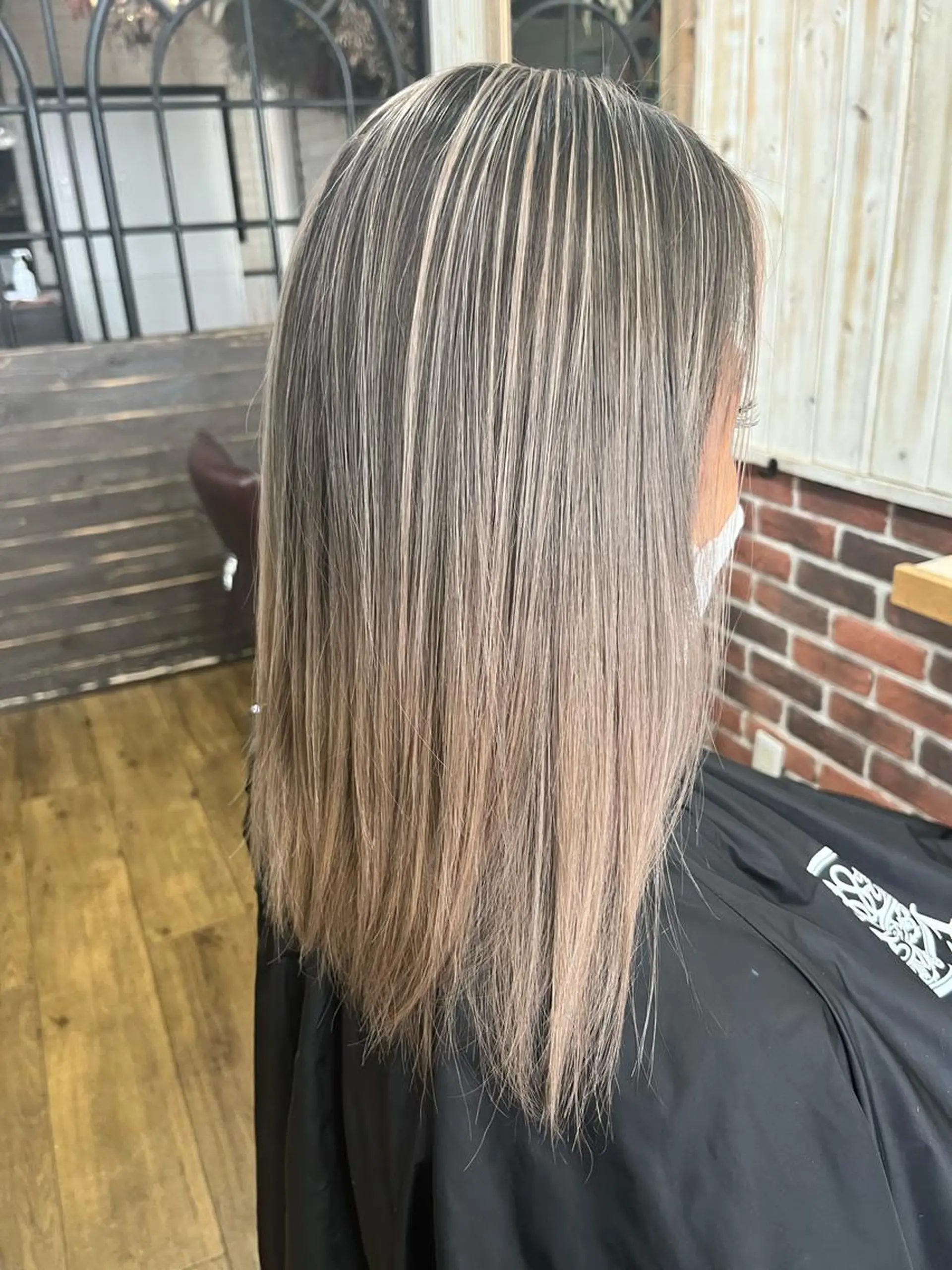 セミロング カルラ　蒲田店所属・大久保寿高✨ なりたい色を叶える✨のヘアスタイル