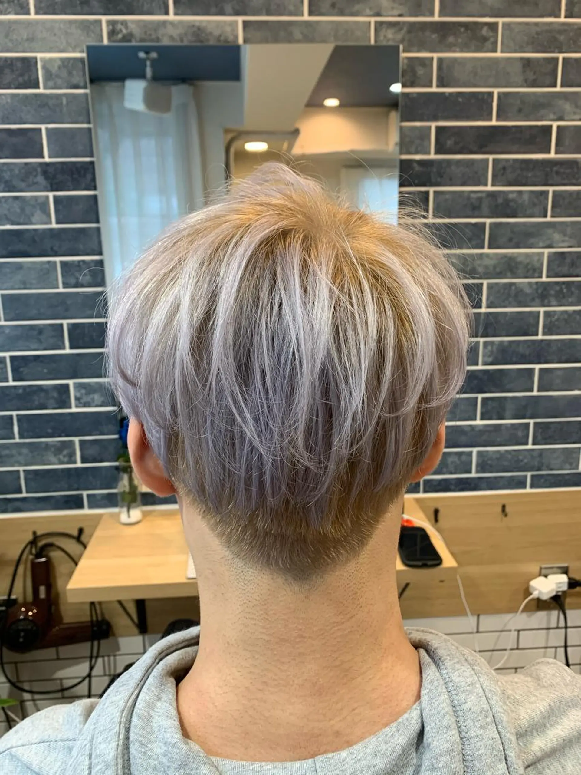 カラー メンズ メンズブリーチ ブリーチ カット ヘアカラー トリートメント 川野 賢のヘアスタイル