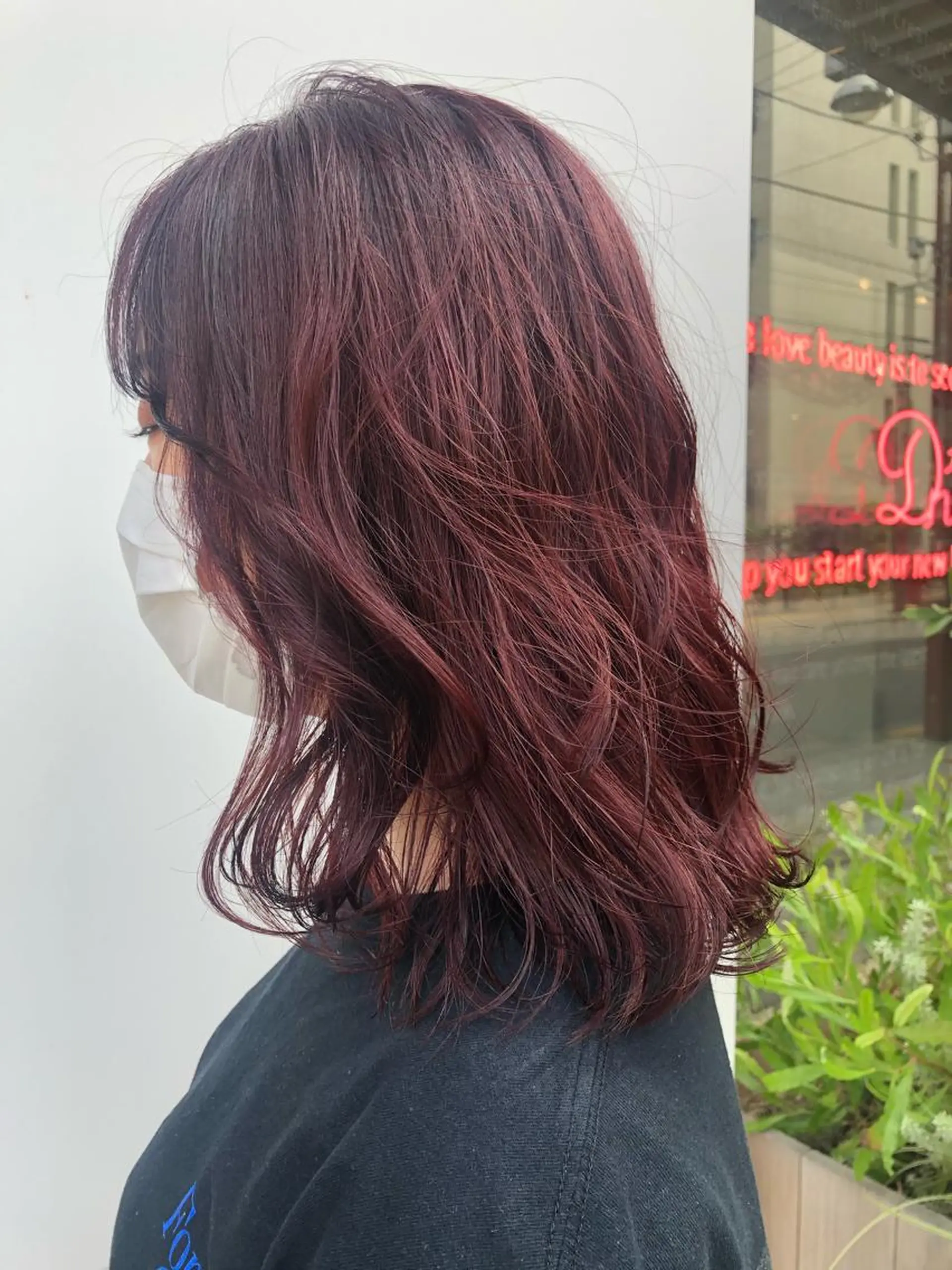 セミロング カラー ボルドーカラー 古屋 花織のヘアスタイル