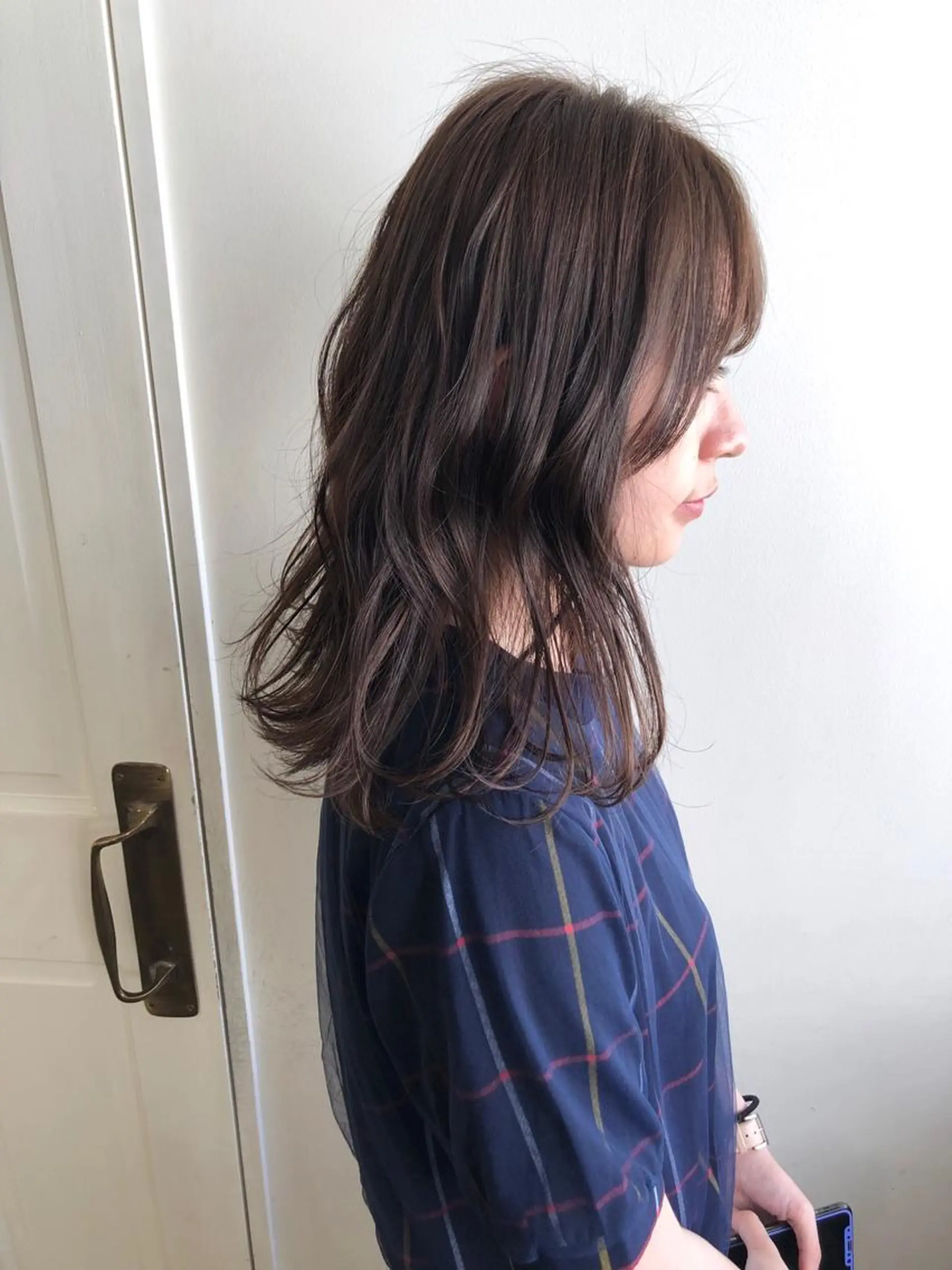 ミディアム MIOベージュカラー 柔らかいカラーのヘアスタイル