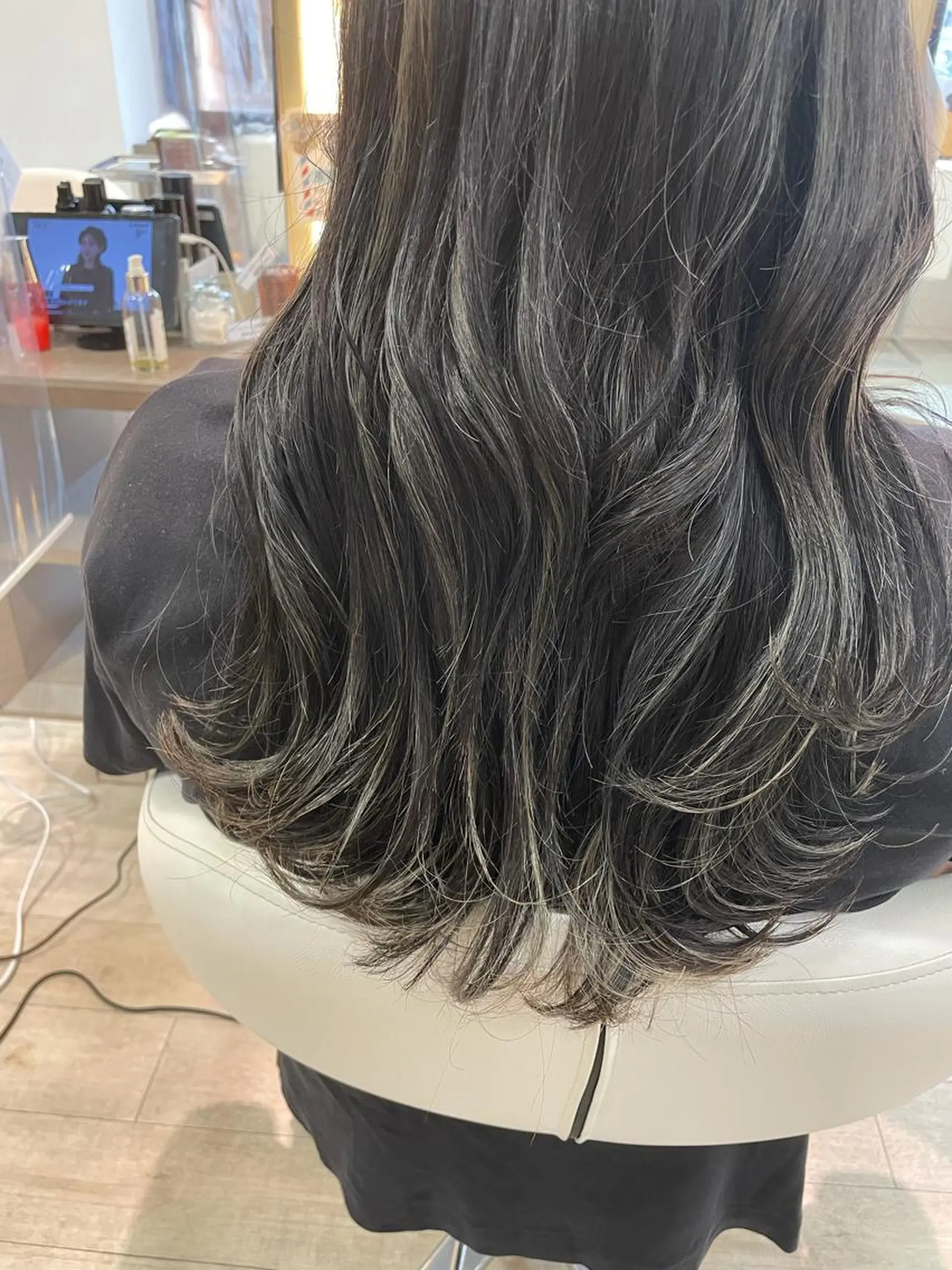 ロング カラー ハイライトカラー ハイライト ヘアカラー トリートメント 松佐 ゆかりのヘアスタイル