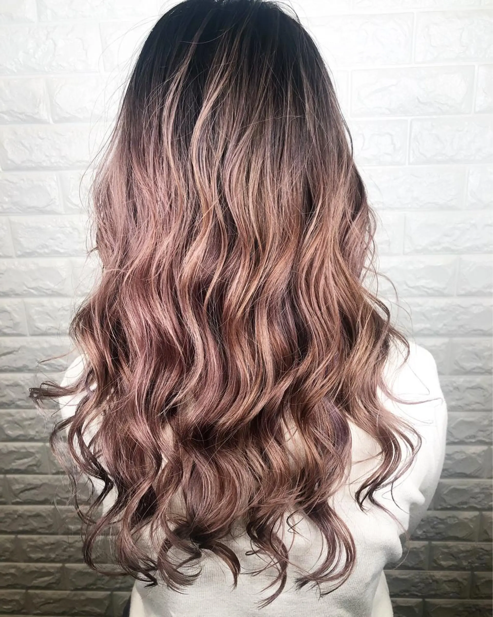 セミロング カラー 西本 夏美のヘアスタイル