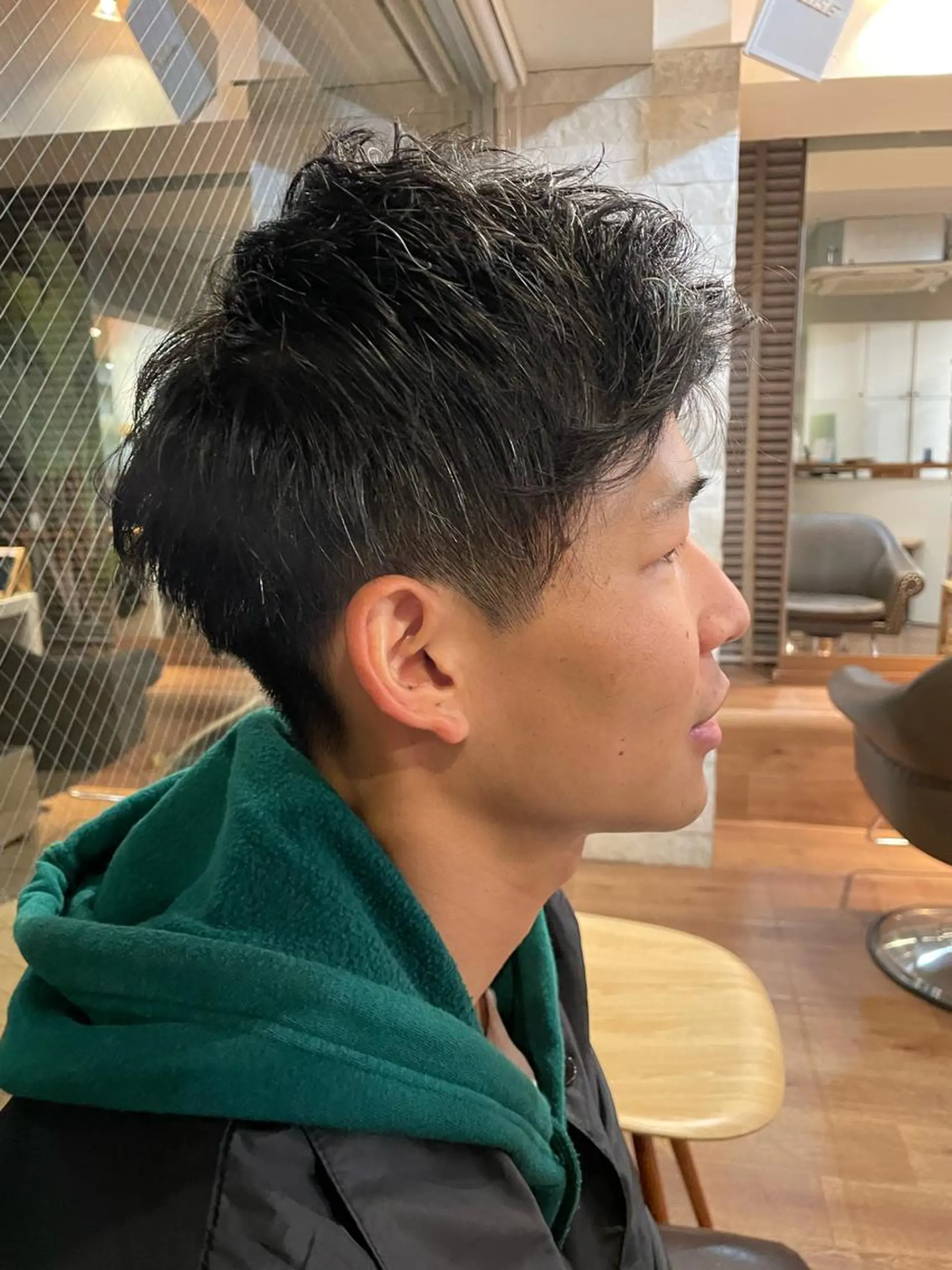 メンズ アップバング 西村 友佑のヘアスタイル