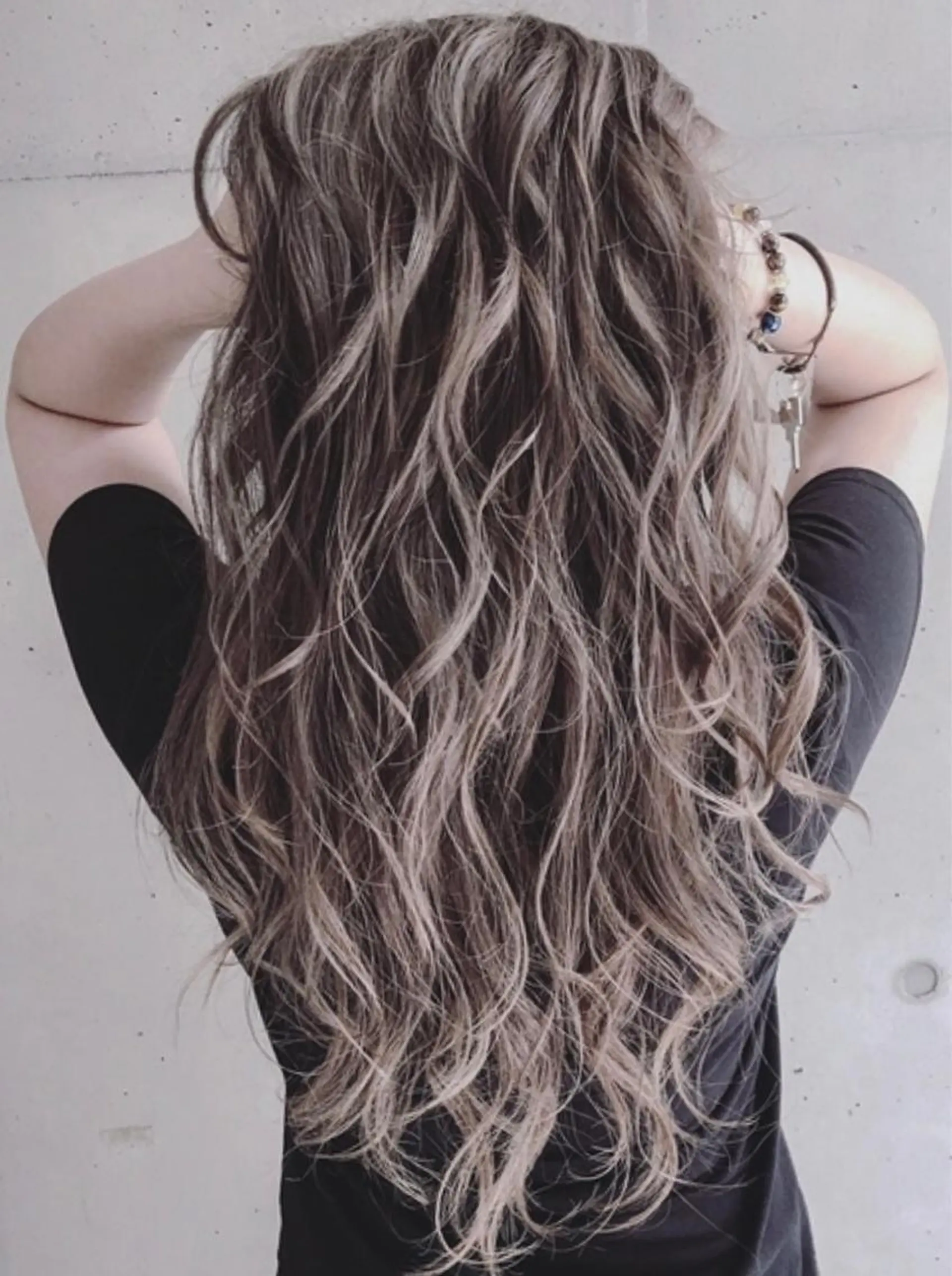 ロング ハイライト ヘアカラー 小塚 和眞のヘアスタイル