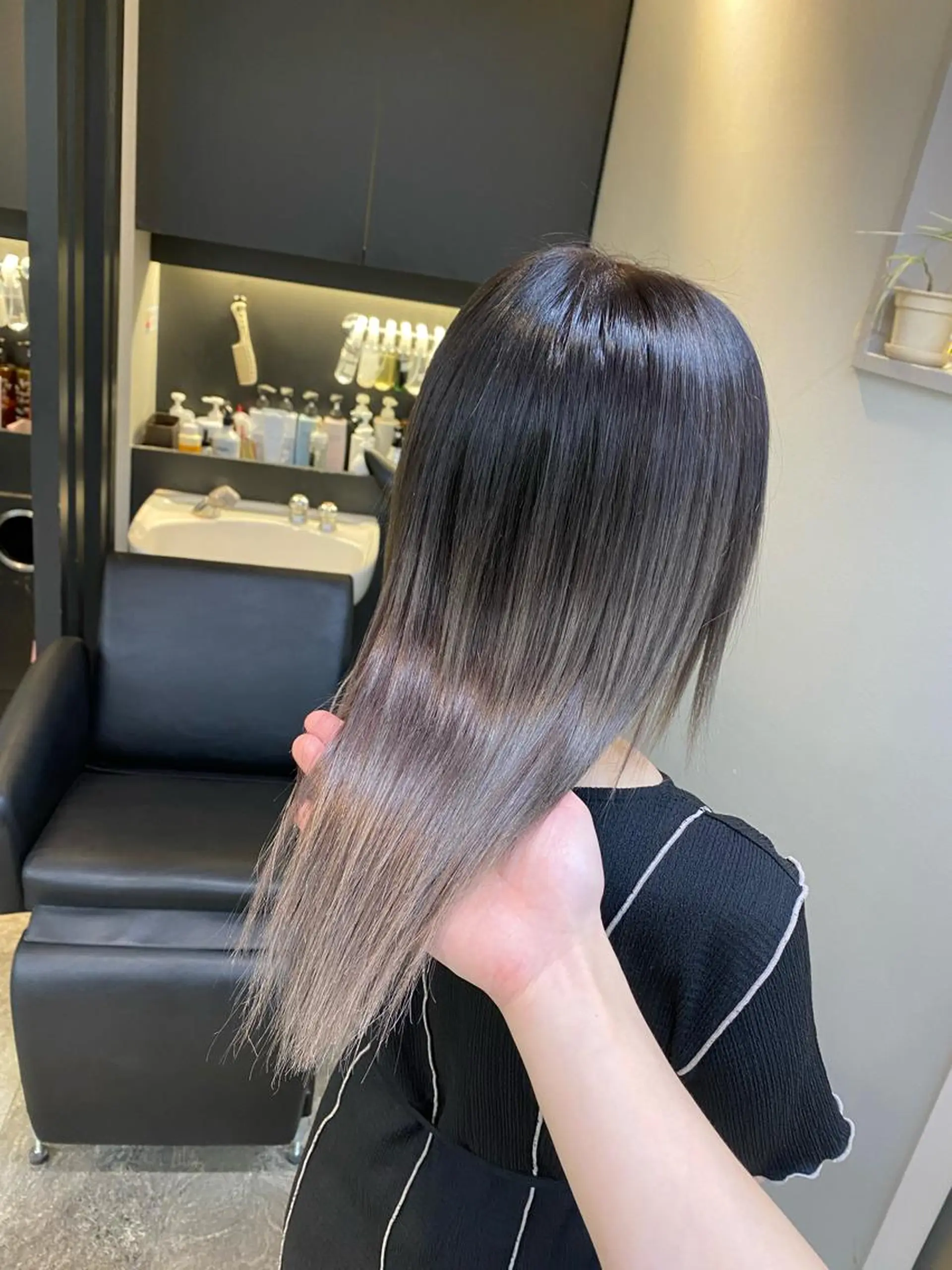 セミロング カラー トリートメント 髪質改善特化サロン ICONIQ天神店のヘアスタイル