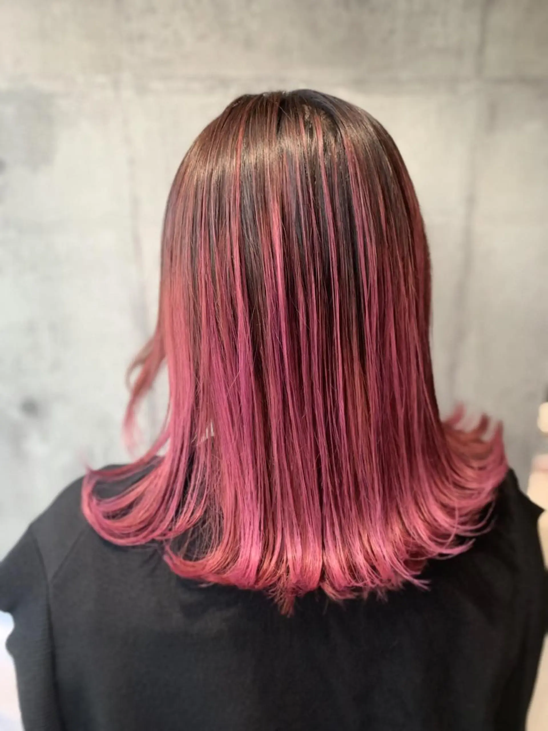 ミディアム カラー バレイヤージュ ピンクカラー レイヤーカット mimiiy梅田 中崎町ハイトーンのヘアスタイル