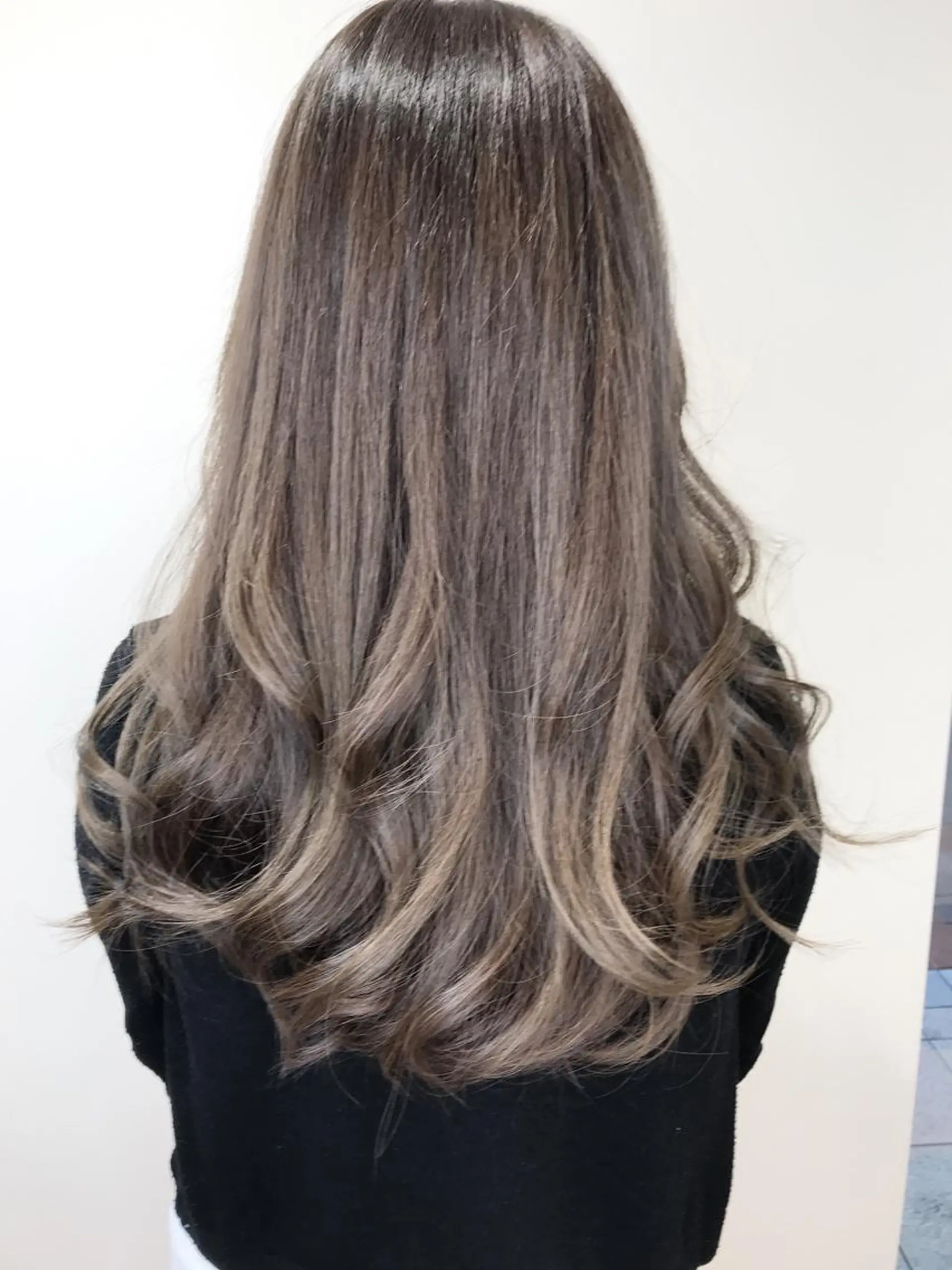 セミロング カラー イルミナカラー カット ヘアカラー ハイライト/髪質改善 ✂️十河祐輝のヘアスタイル